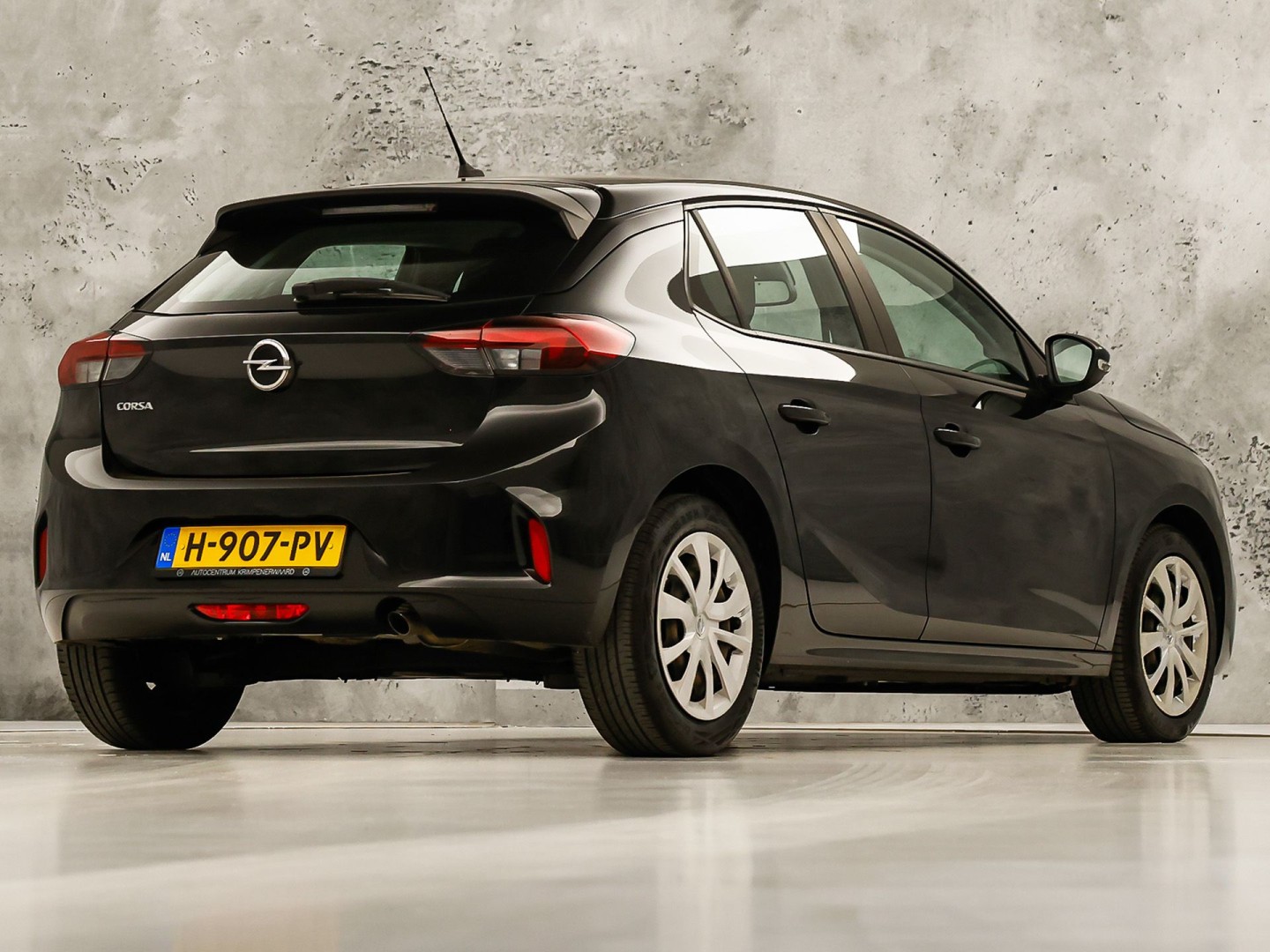 Opel Corsa 1.2 Sport (APPLE CARPLAY, LEDER STUURWIEL, SPORTSTOELEN, ELEK PAKKET, LANE ASSIST, NIEUWSTAAT)