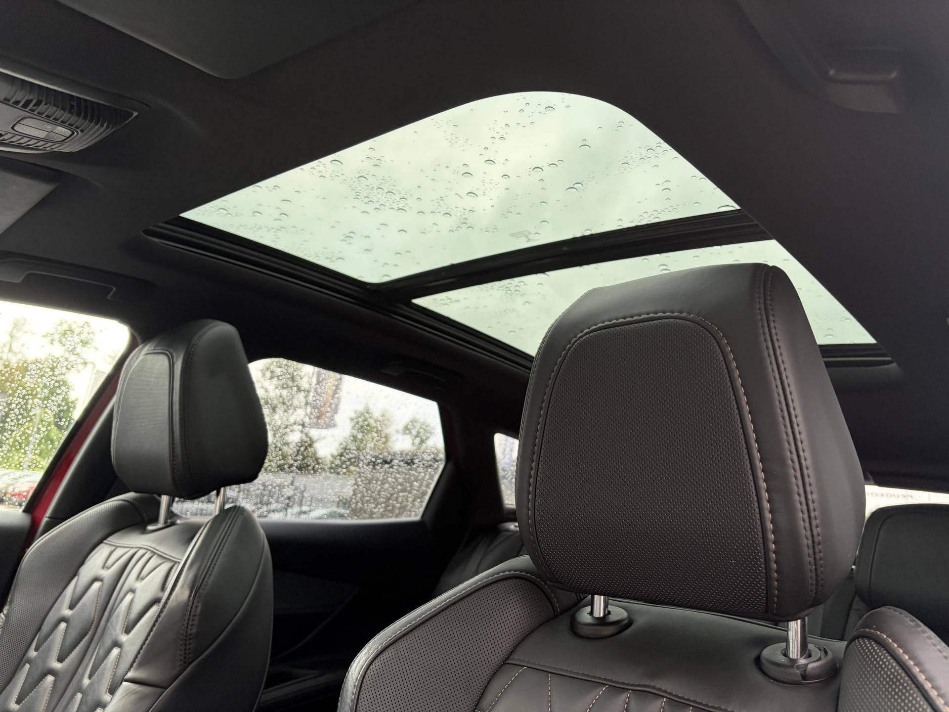 Peugeot 3008 1.2 PureTech GT Line ✓D-riem vv in 2026✓1e Eigenaar✓360 ° Camera✓Pano✓Massage stoel✓Draadloze telefoonlader✓Carplay✓Stoelvw✓Keyless✓Leder✓Navi✓Pdc V+A✓6 Bak✓Dealer Onderhouden✓Rijstrooksensor✓Dodehoeksensor✓19'' Lmv✓N.A.P✓Apk tot 09-2027