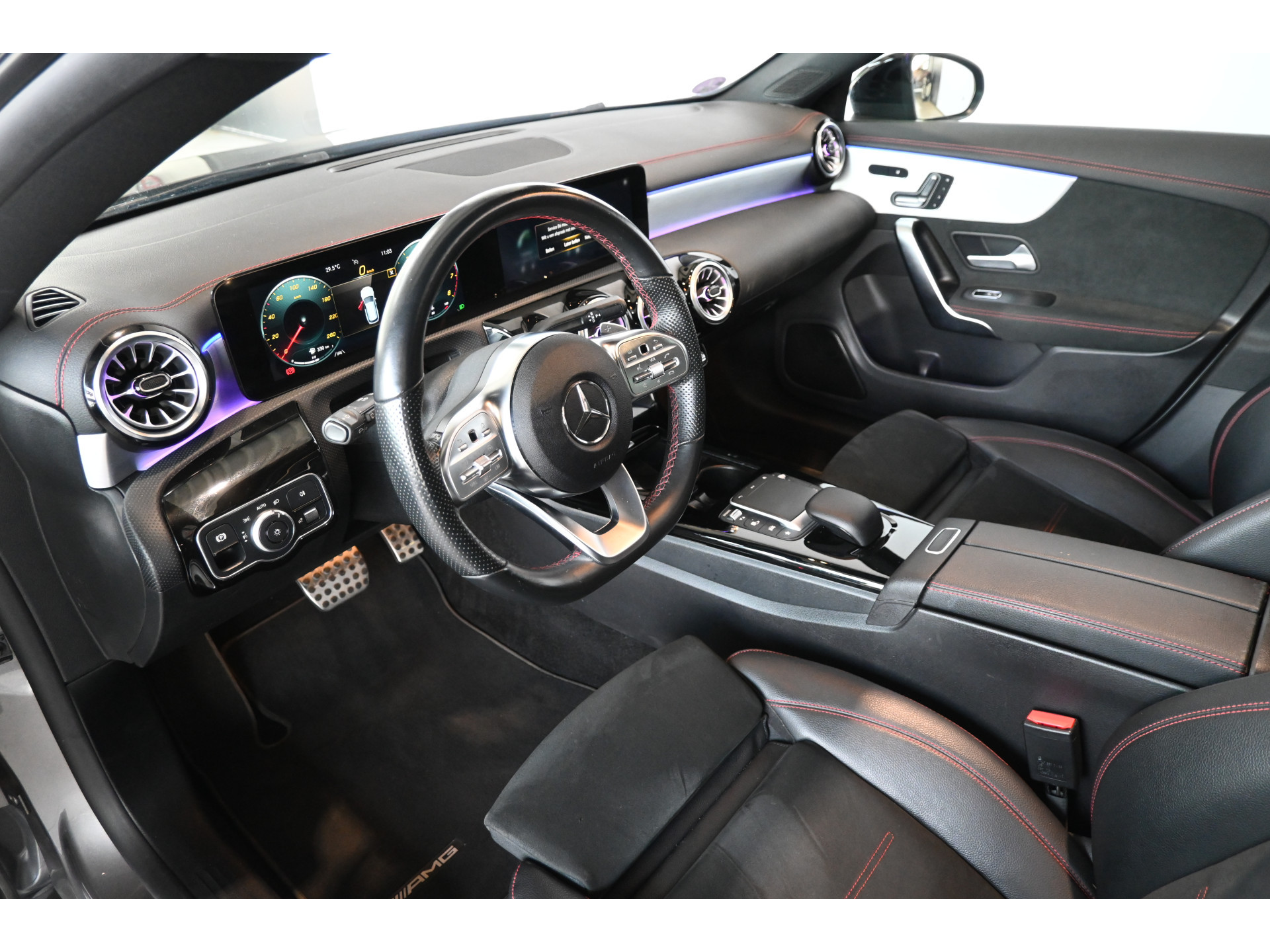 Mercedes-Benz CLA-klasse Shooting Brake 180 Automaat Business Solution AMG Clima Panoramadak Widescreen Sfeer LED Rijklaarprijs! Inruil Mogelijk!