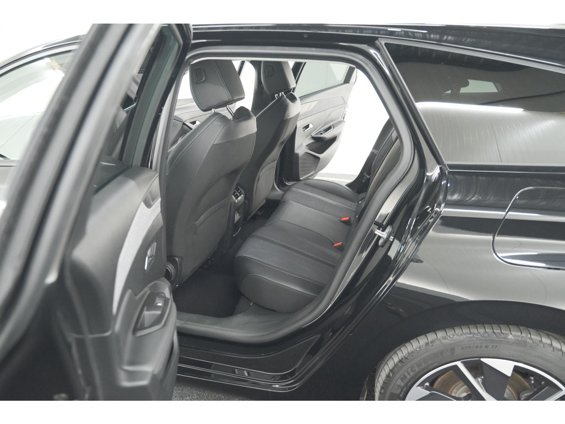 Peugeot 308 SW 1.6 Plug-in Hybrid 180 Allure | Camera | Adaptieve Cruise Control | Navigatie
