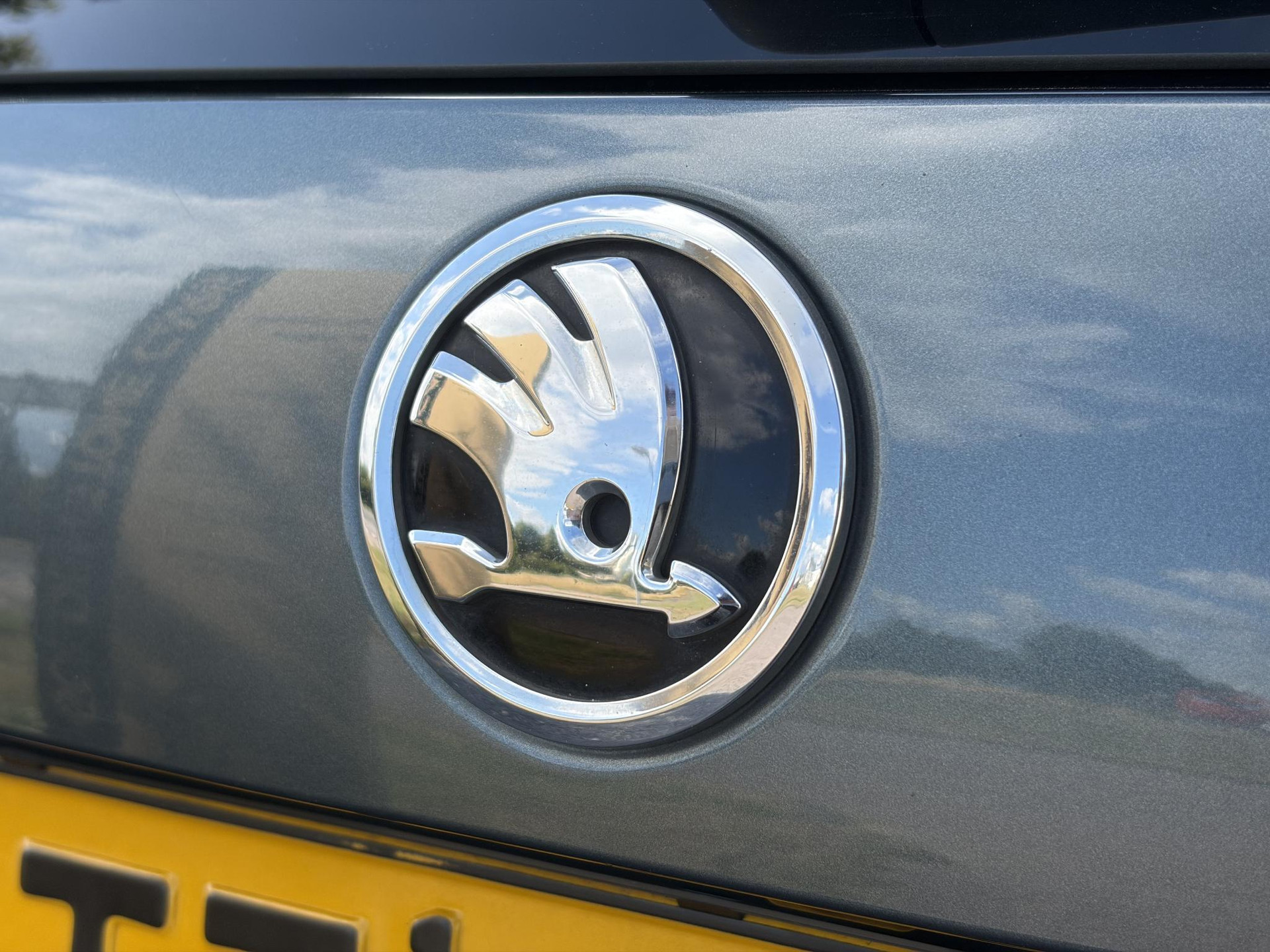 Skoda Octavia Combi 1.5 TSI Greentech Style Business 2e Eigenaar,Draadloze telefoonlader,Carplay,Camera,Navi,Trekhaak,150pk,Pdc V+A,Keyless,Clima,Cruise,Elekt.Stoel,Recent beurt gehad,N.A.P,Apk tot 07-2027