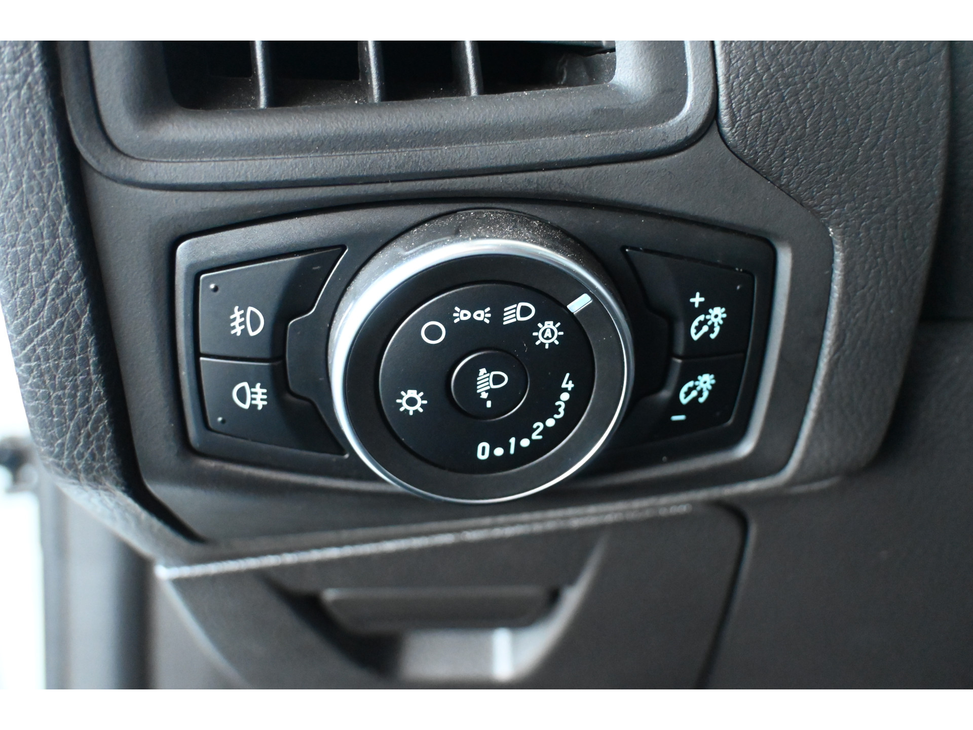 Ford Focus Wagon 1.5 ST-Line Clima Navigatie Cruise Control Trekhaak Rijklaarprijs Inruil Mogelijk!