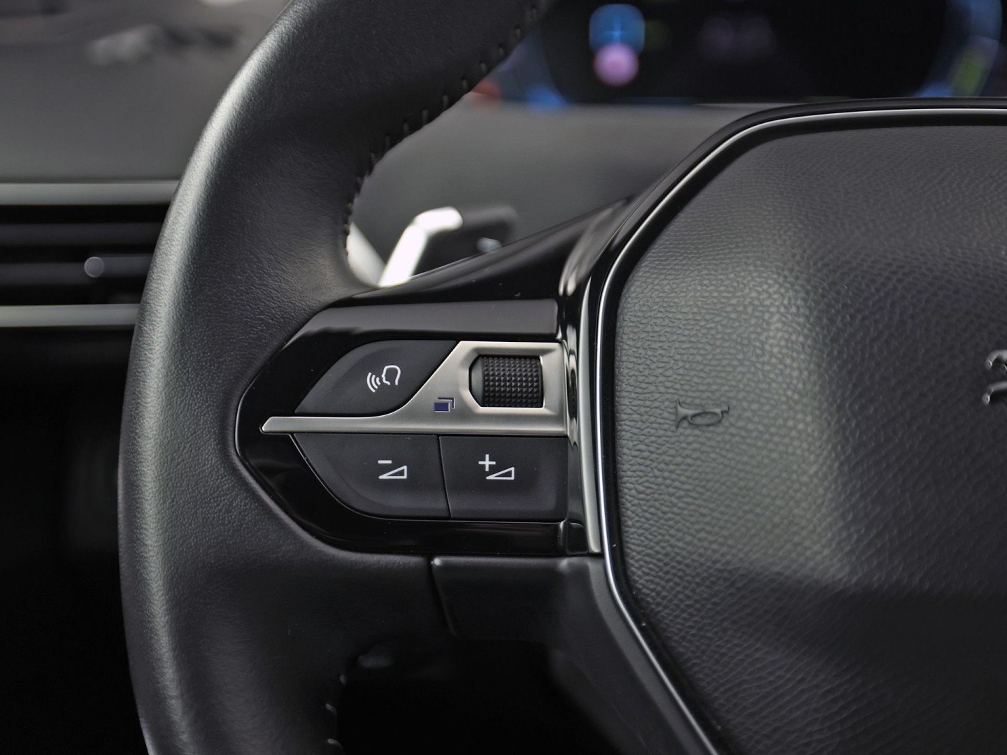 Peugeot 3008 1.6 HYbrid 225 Allure Sport 225Pk Automaat (APPLE CARPLAY, GROOT NAVI, 99% SOH, 360 CAMERA, LEDER, SPORTSTOELEN, ZWART HEMEL, GETINT GLAS, NIEUWSTAAT)