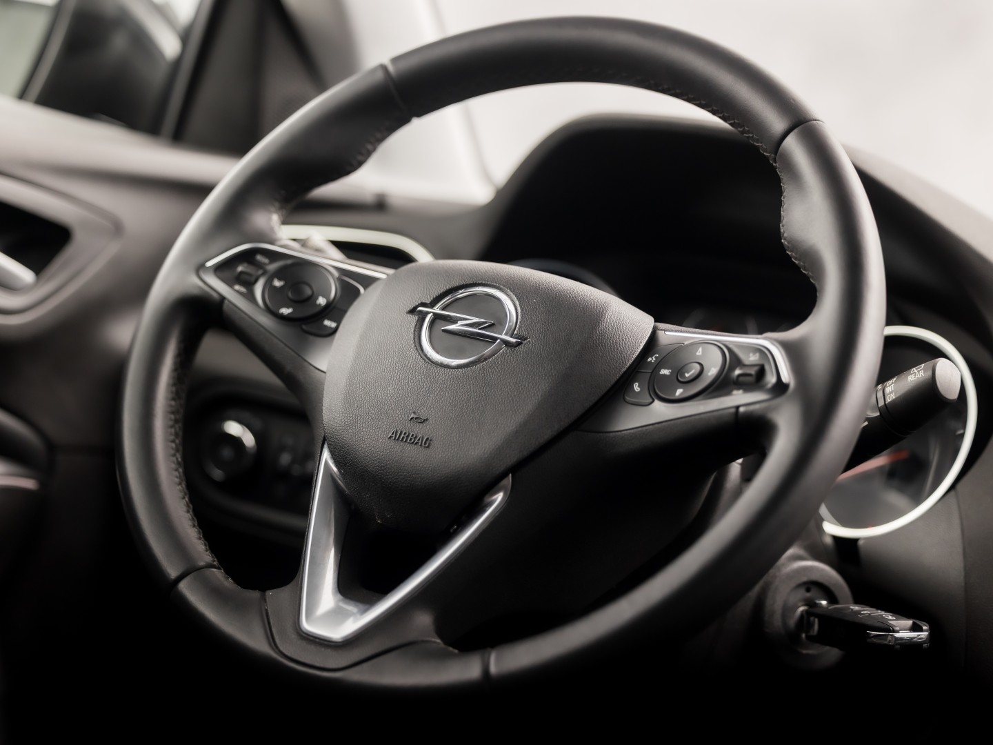 Opel Grandland X 1.2 Innovation Turbo Sport (APPLE CARPLAY, GROOT NAVI, CLIMATE, LEDER, CAMERA, SPORTSTOELEN, GETINT GLAS, CRUISE, NIEUWSTAAT)