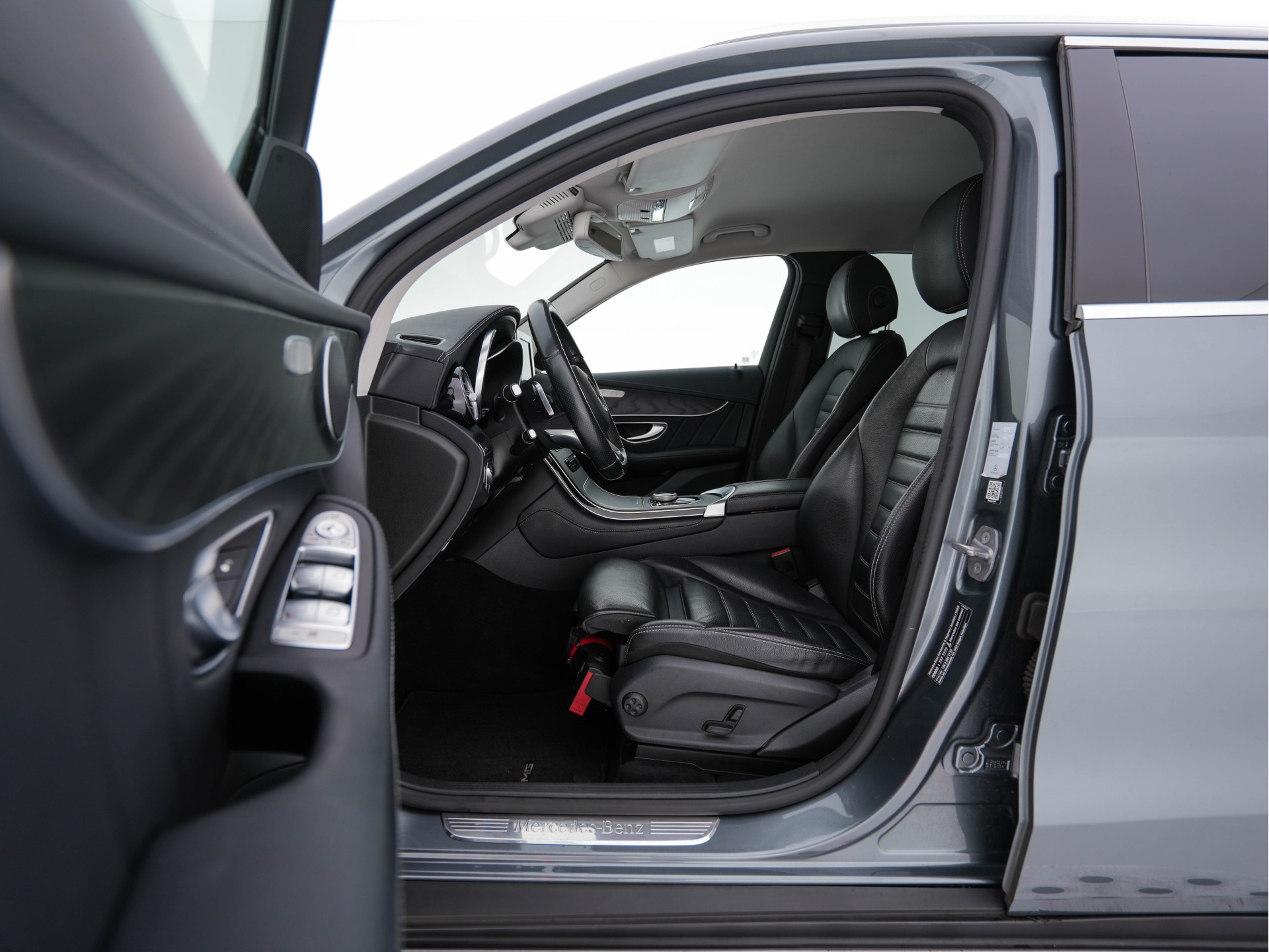 Mercedes-Benz GLC-klasse 350e 4MATIC Premium Plus Plug-in Aut. *LEATHER | FULL-LED | BLIND-SPOT | HEATED-SPORTSEATS | CAMERA | KEYLESS | AIR-SUSPENSION | ADAPTIVE-CRUISE | PRIVACY-GLASS | NAVI-FULLMAP | 20''ALU*