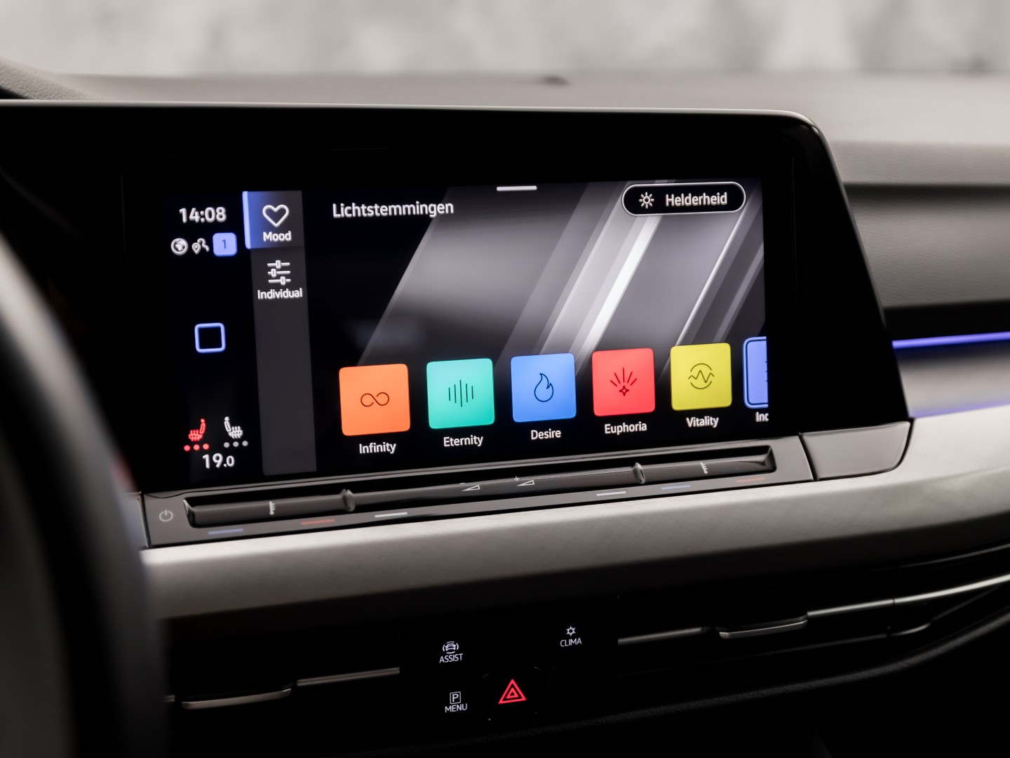 Volkswagen Golf 1.5 TSI Sport 150Pk Automaat (APPLE CARPLAY, GROOT NAVI, STUUR/STOELVERWARMING, SPORTSTOELEN, GETINT GLAS, SFEERVERLICHTING, KEYLESS, NIEUWSTAAT)