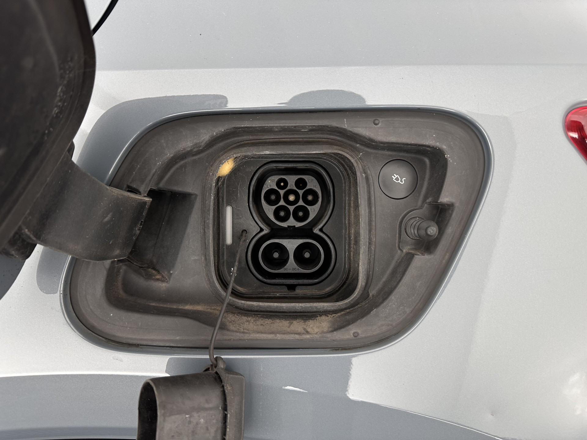 Volvo XC40 Recharge P8 AWD R-Design [ 3-Fase-11kW ] {SOH-90%} (INCL-BTW) Aut. *PANO | LEATHER-ALCANTARA | ADAPTIVE-CRUISE | DIGI-COCKPIT | FULL-LED | HARMAN/KARDON | TOPVIEW | NAVI-FULLMAP | ECC | PDC | KEYLESS | HEATED-SPORTSEATS | TOWBAR | 20''ALU*