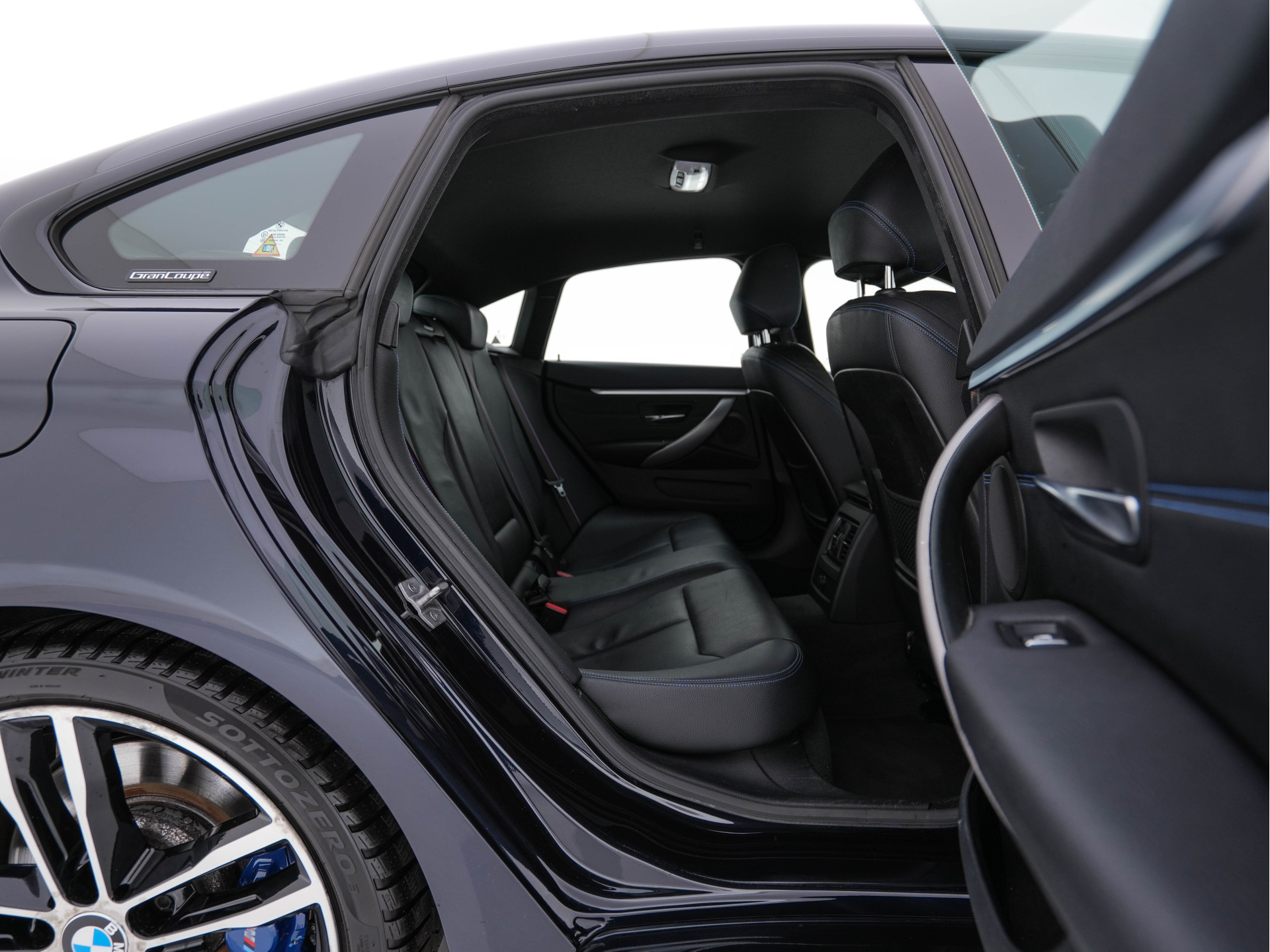 BMW 4-serie Gran Coupé 420i M-Sportpack High Executive Edition (INCL-BTW) Aut. *LEATHER | FULL-LED | DIGI-COCKPIT | HIFI-SOUND | HEATED-SPORTSEATS | DAB+ | CAMERA | SHIFTPADDLES | PRIVACYGLASS | HEAD-UP | TOWBAR | KEYLESS | CARBON-INLAY | 19''ALU*