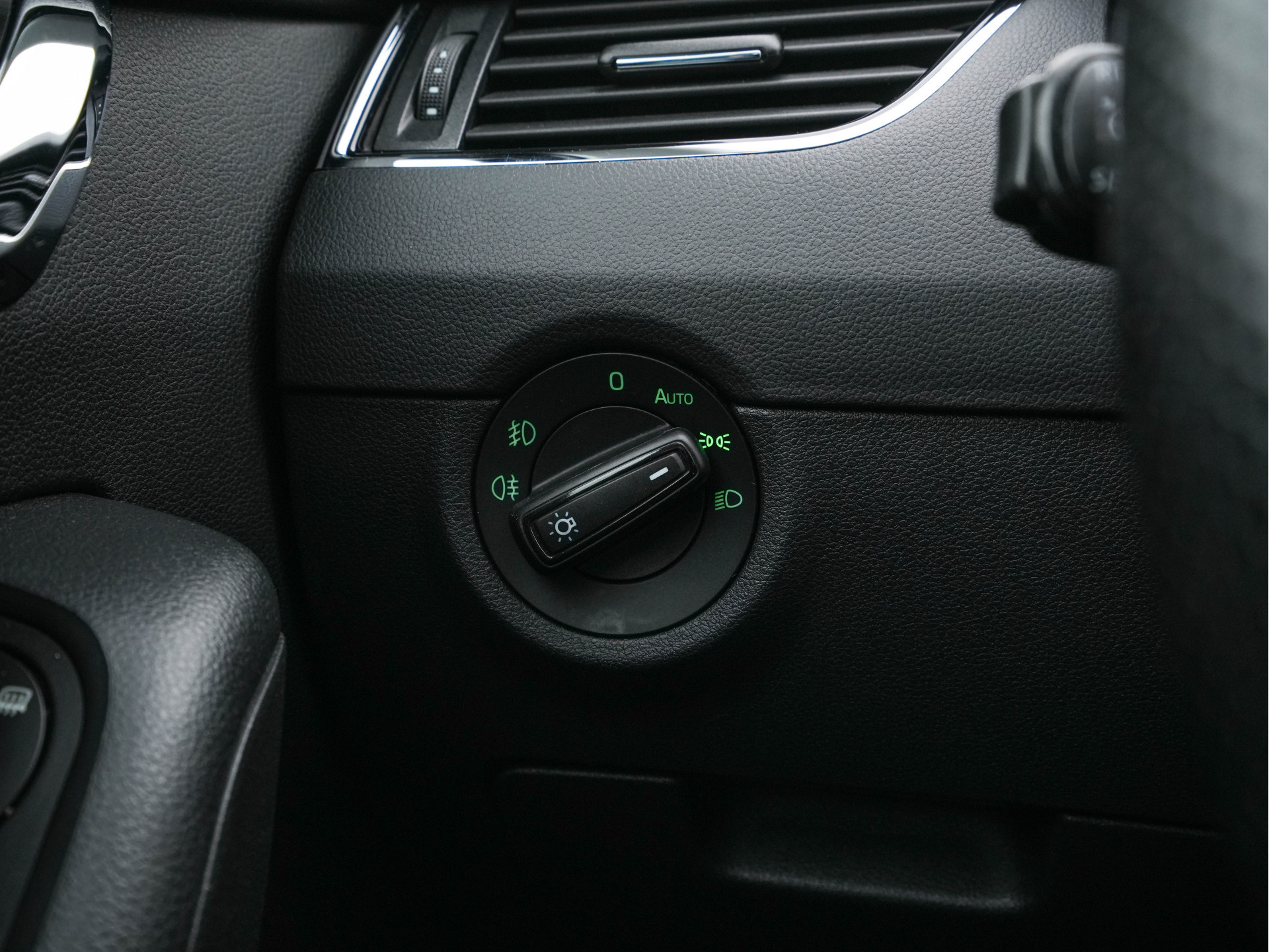 ŠKODA Octavia 1.0 TSI Greentech Style Business (INCL-BTW) Aut. *LEATHER-ALCANTARA | NAVI-FULLMAP | FULL-LED | CANTON-AUDIO | KEYLESS | DAB | HEATED-COMFORTSEATS | ECC | PARKPILOT | SHIFT-PADDLES | CRUISE | PRIVACY-GLASS | 18"ALU*