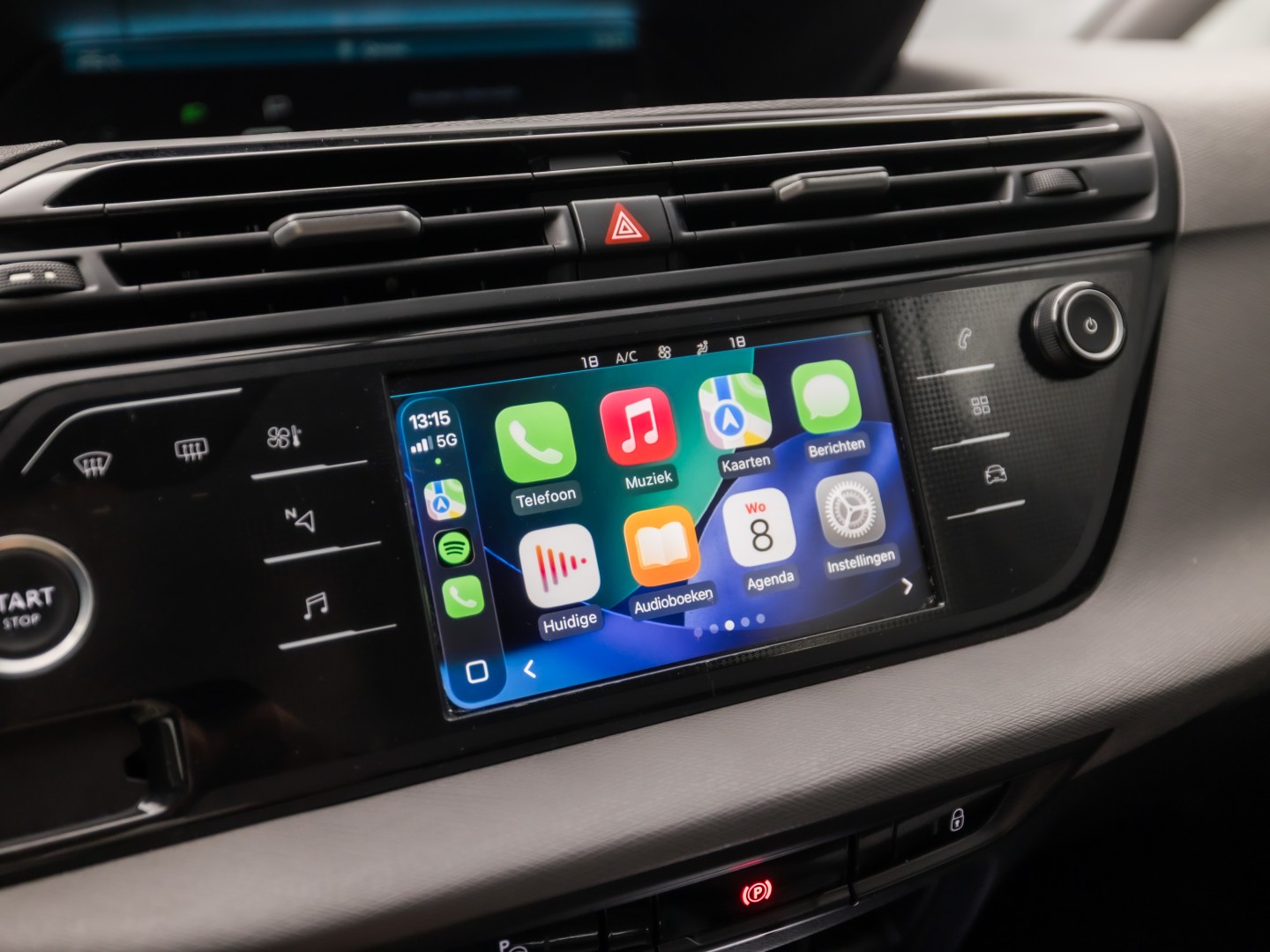 Citroën Grand C4 Spacetourer 1.2 PureTech Sport 7 Persoons Automaat 131Pk (APPLE CARPLAY, DB-RIEM VERVANGEN, GROOT NAVI, CAMERA, GETINT GLAS, TREKHAAK, NIEUWE APK, NIEUWSTAAT)
