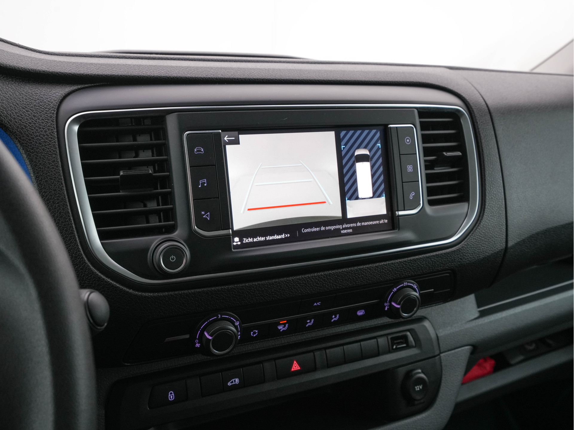 Opel Vivaro-e L2H1 Innovation 50 kWh 3-Pers [ 3-Fase-11kW ] {SOH-93%} Aut. *LEATHER | NAVI-FULLMAP | CAMERA | AIRCO | DAB+ | PDC | CRUISE | CARPLAY*