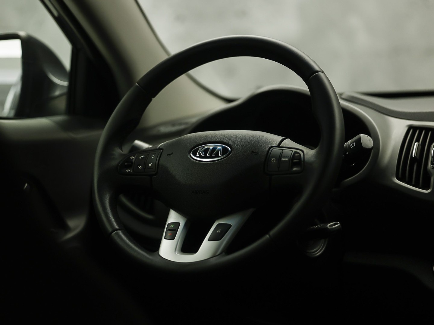 Kia Sportage 1.6 GDI SportPack (SCHERM, CLIMATE, GETINT GLAS, SPORTSTOELEN, TREKHAAK, PARKEERSENSOREN, CRUISE, NIEUWE APK, NIEUWSTAAT)
