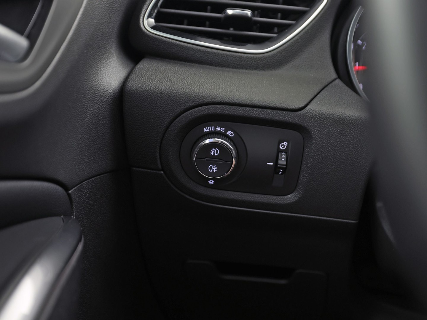 Opel Grandland X 1.2 Turbo Innovation Sport (APPLE CARPLAY, STOELKOELING/VERWARMING, MEMORY SEAT, 360 CAMERA, LEDER, GETINT GLAS, STUURWIEL VERWARMD, NIEUWE APK, NIEUWSTAAT)