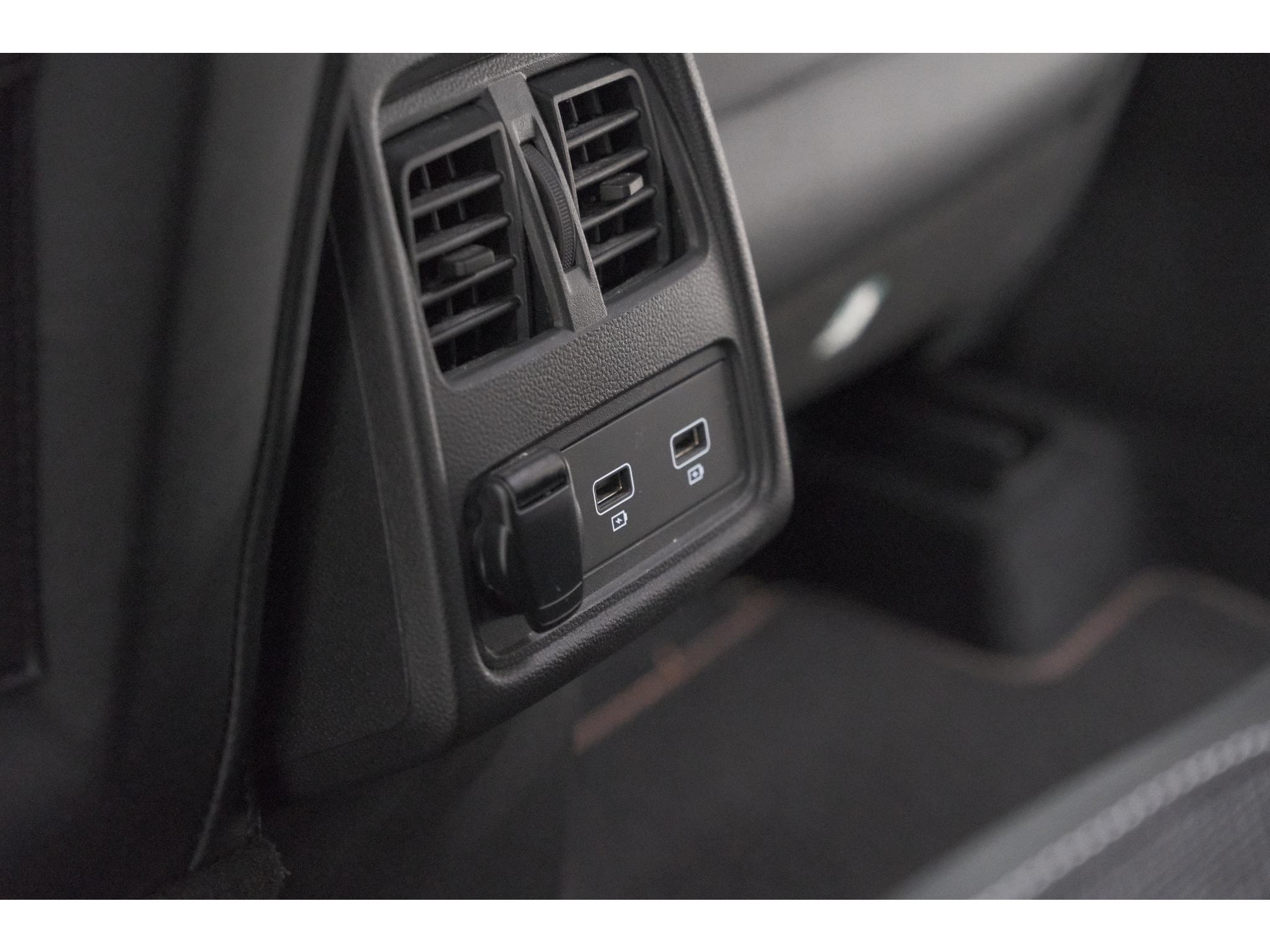 Renault Captur TCe 100 Intens | Trekhaak | Camera | Navigatie | Parkeersensoren