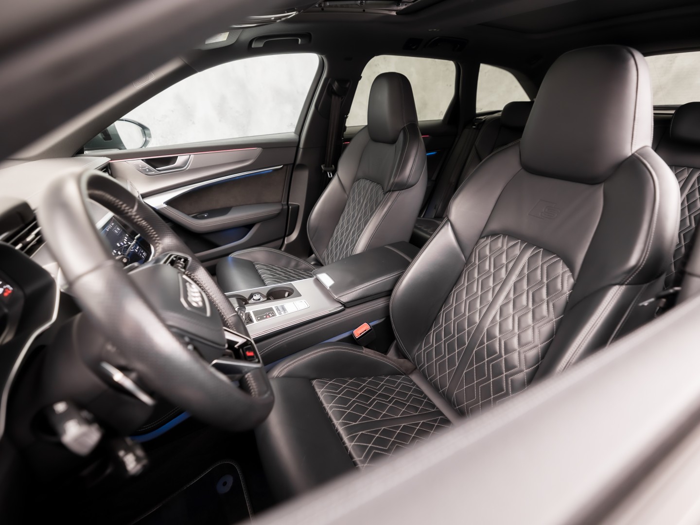 Audi A6 Avant 55 TFSI quattro S-Line 340Pk Automaat (PANORAMADAK, 6 CILINDER, BANG&OLUFSEN, HEAD-UP DISPLAY, NAPPA LEDER, MEESTURENDE ACHTERAS, CAMERA, STOELVERWARMING, SFEERVERLICHTING, ADAPTIVE CRUISE, MATRIX LED, NIEUWSTAAT)