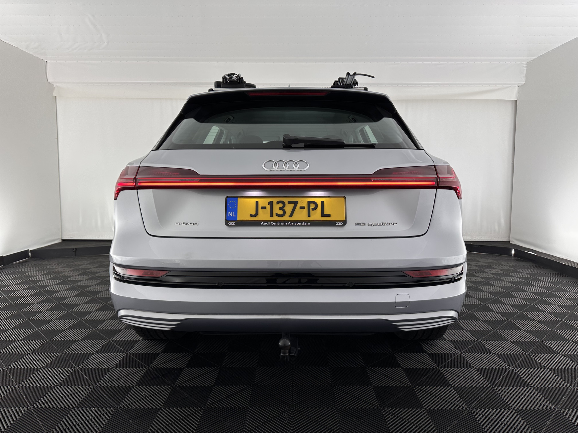 Audi e-tron 50 quattro Business edition 71 kWh [ 3-Fase-11kW ] {SOH-99%} (INCL-BTW) Aut. *HEATPUMP | FULL-LED | DIGI-COCKPIT | NAVI-FULLMAP | MEMORY-PACK |  COMFORTSEATS | KEYLESS | AUDI-SOUND | SHIFTPADDLES | DAB+ | ECC | DRIVE-SELECT | PDC | CRUISE | TO