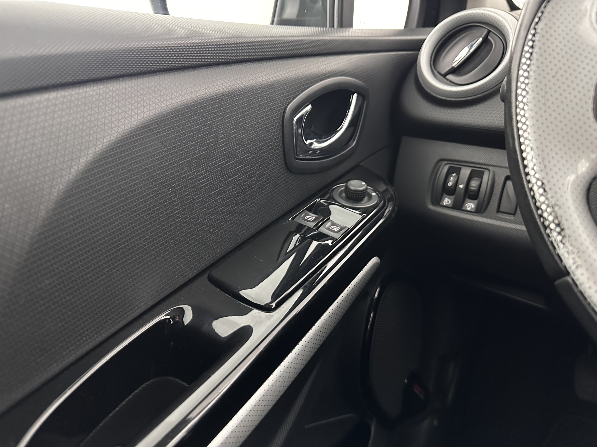 Renault Clio Estate 0.9 TCe Expression *NAVI-FULLMAP | COMFORTSEATS | AIRCO | CRUISE | PDC | TOWBAR | 16''ALU *