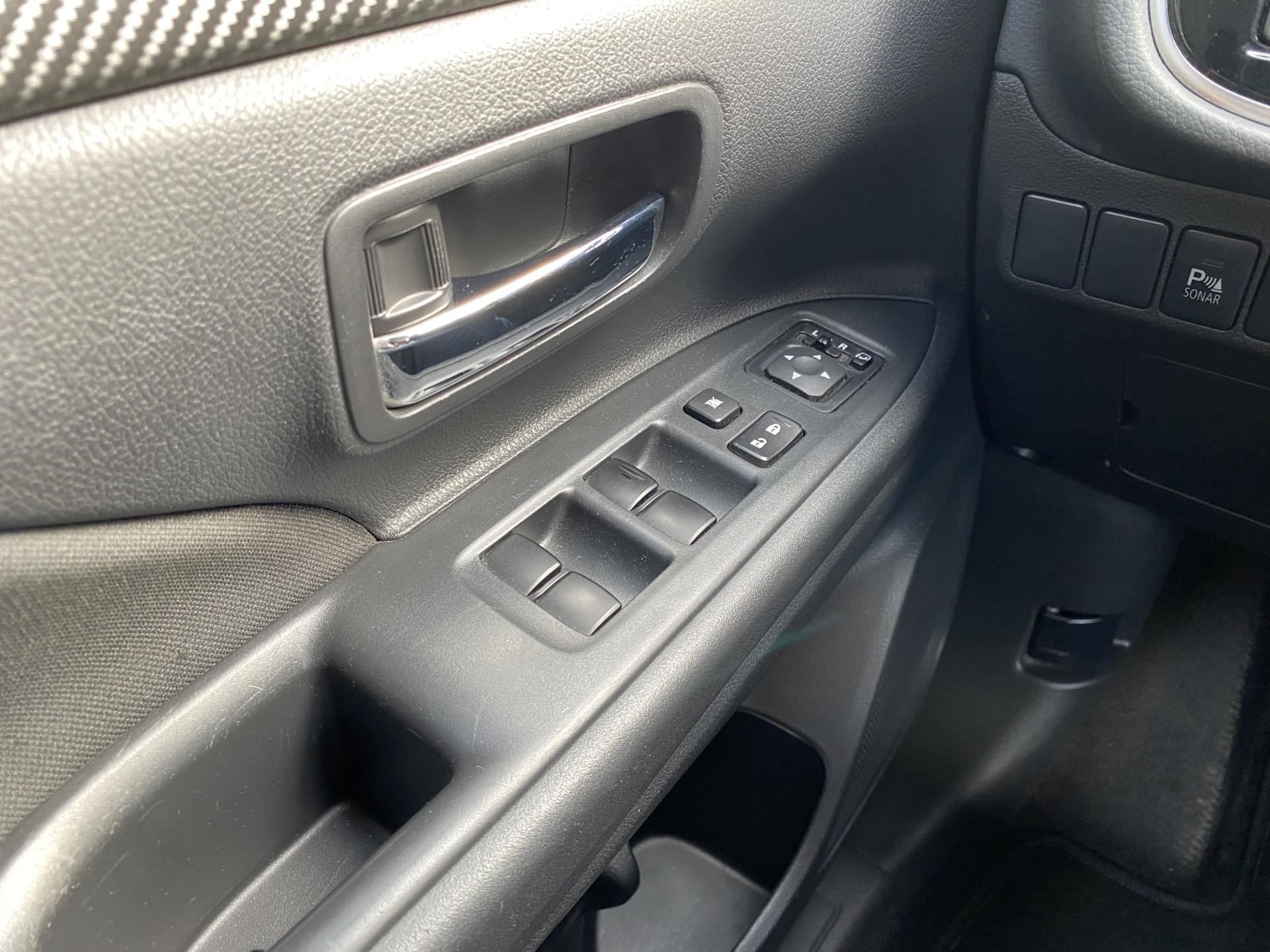 Mitsubishi Outlander 2.0 Intense 150 pk AUT. | dealer onderh. | lichtmetaal 18 inch | trekhaak | cruise control | apple carplay - android
