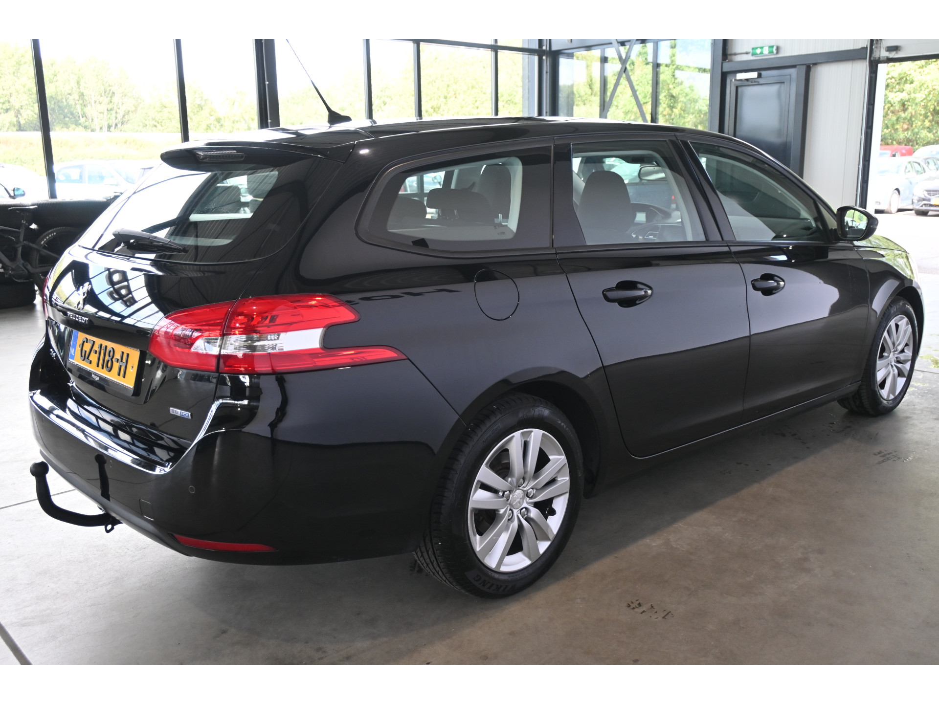 Peugeot 308 SW 1.6 BlueHDI Blue Lease Pack Nap Clima Cruise NavigatieTrekhaak PDC Goed Onderhouden! Inruil Mogelijk!