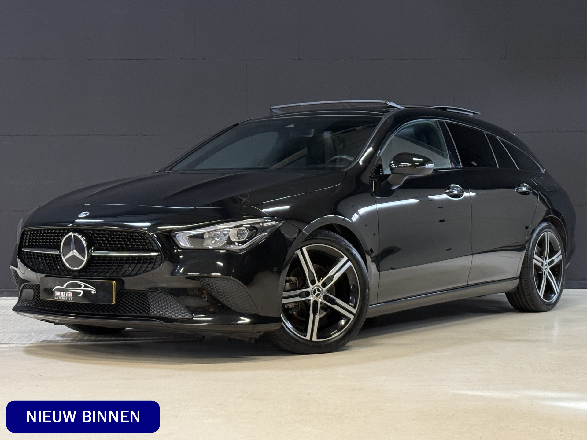 Mercedes-Benz CLA-klasse Shooting Brake 180 Luxury Line | Panoramadak | Leder | Camera | Sfeerverlichting