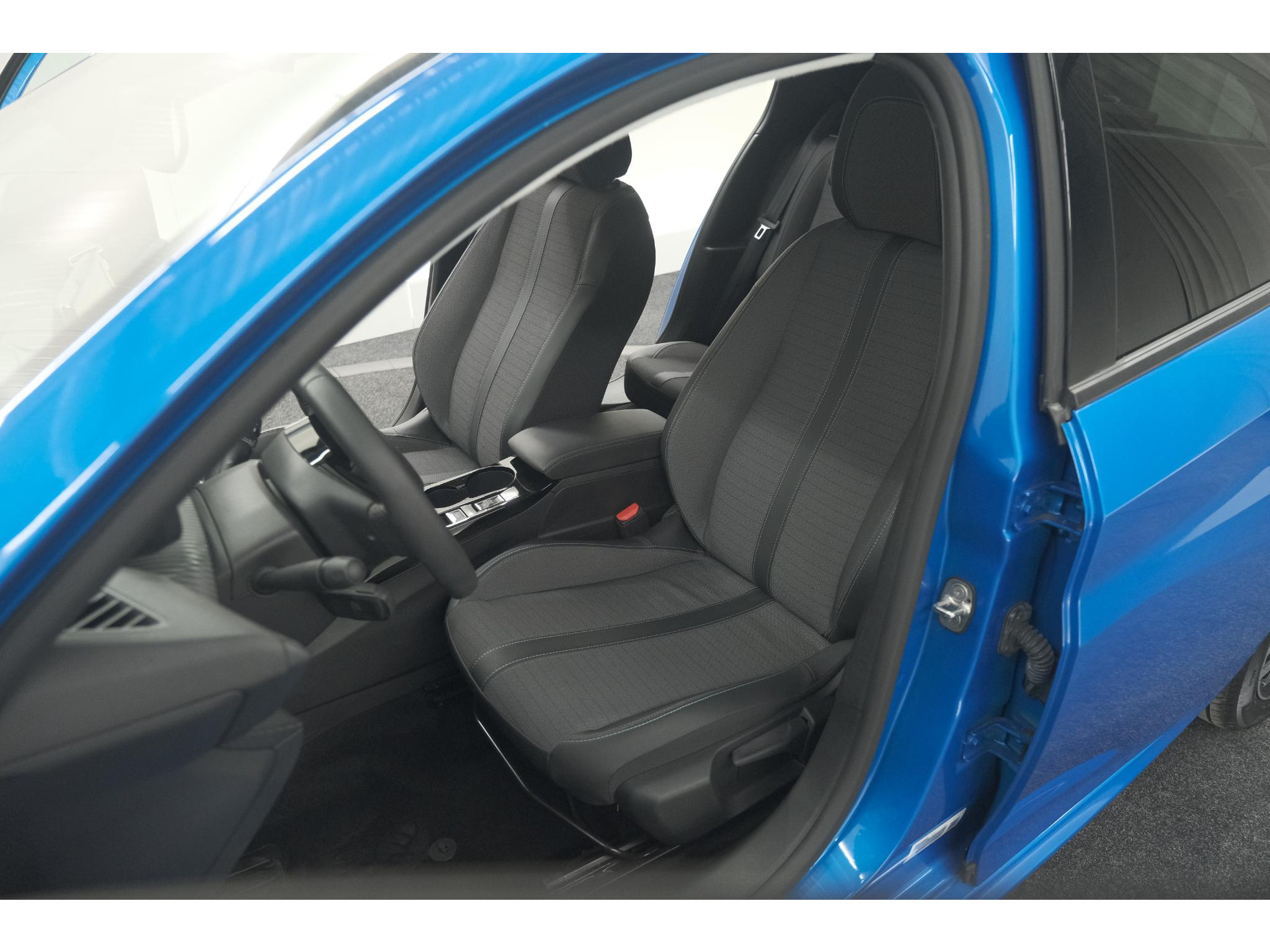 Peugeot 208 PureTech 100 Allure | Stoelverwarming | Adaptieve Cruise Control | Camera | Apple Carplay