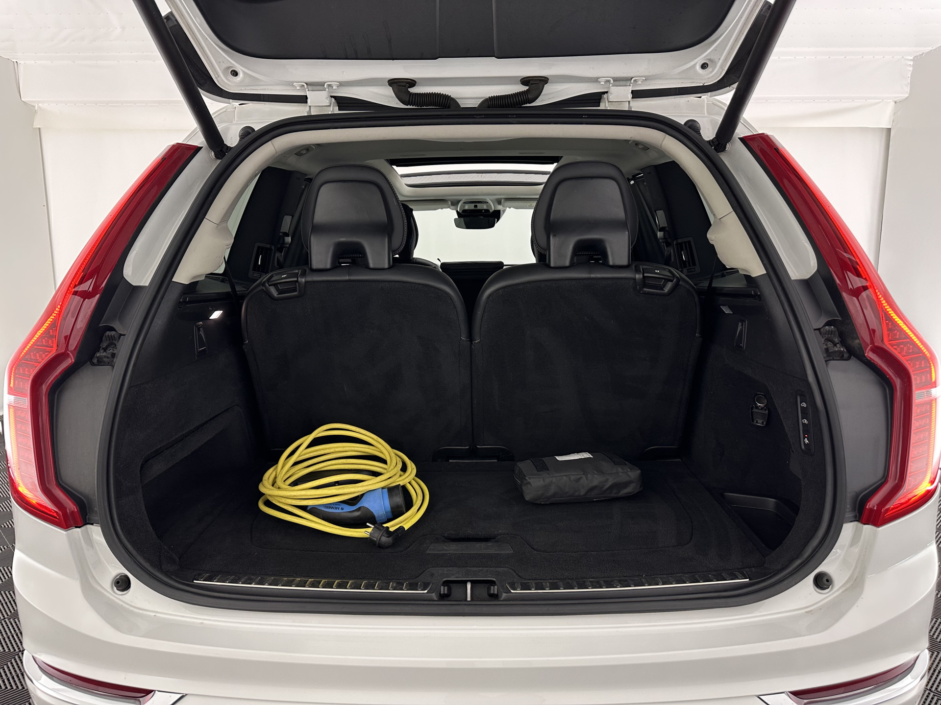 Volvo XC90 2.0 T8 Twin Engine AWD Inscription (7-Pers.) [ Plug-In ] Aut.*PANO | LEATHER | FULL-LED | MEMORY-PACK | DIGI-COCKPIT | HARMAN/KARDON | CAMERA | HEATED-SPORTSEATS | HEAD-UP | LANE-ASSIST | CARPLAY | AIRSUSPENSION | ECC | PDC | CRUISE | TOWBAR |