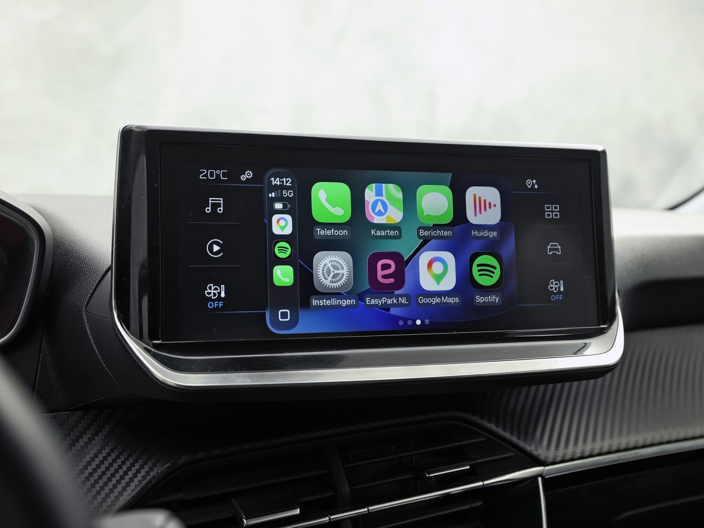 Peugeot 208 1.2 Hybrid 110 e-DCS6 Sport Style Automaat (APPLE CARPLAY, NAVIGATIE, PARKEERSENSOREN, SPORTSTOELEN, LANE ASSIST, CRUISE, NIEUWSTAAT)
