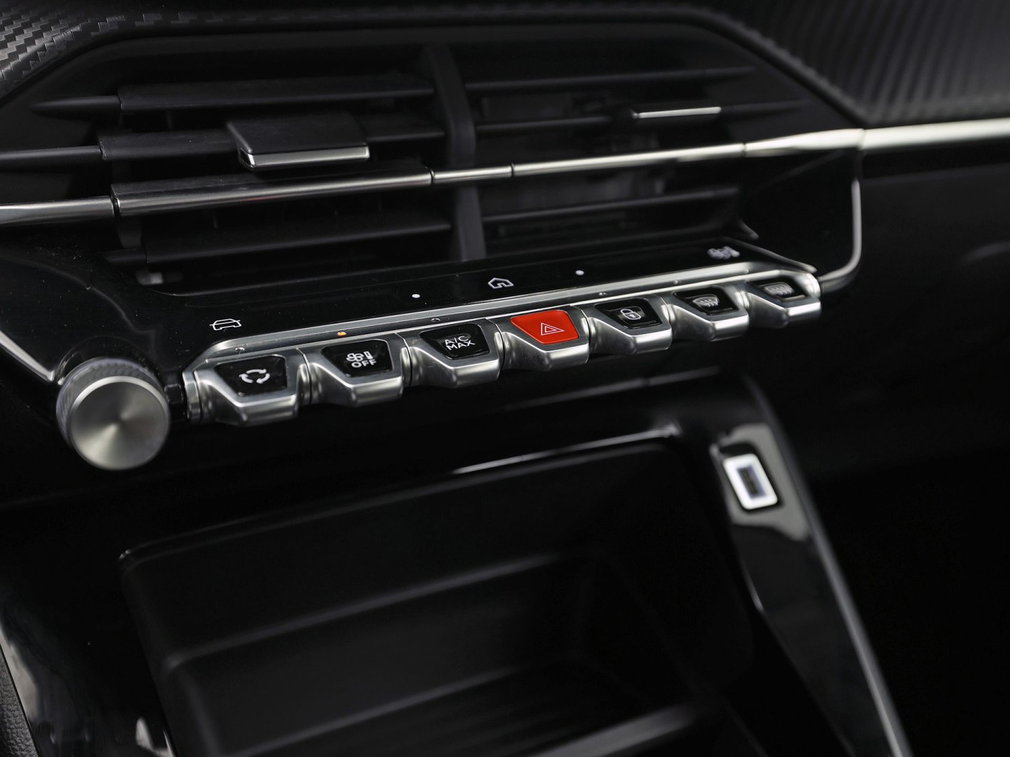 Peugeot 208 1.2 Hybrid 110 e-DCS6 Sport Style Automaat (APPLE CARPLAY, NAVIGATIE, PARKEERSENSOREN, SPORTSTOELEN, LANE ASSIST, CRUISE, NIEUWSTAAT)