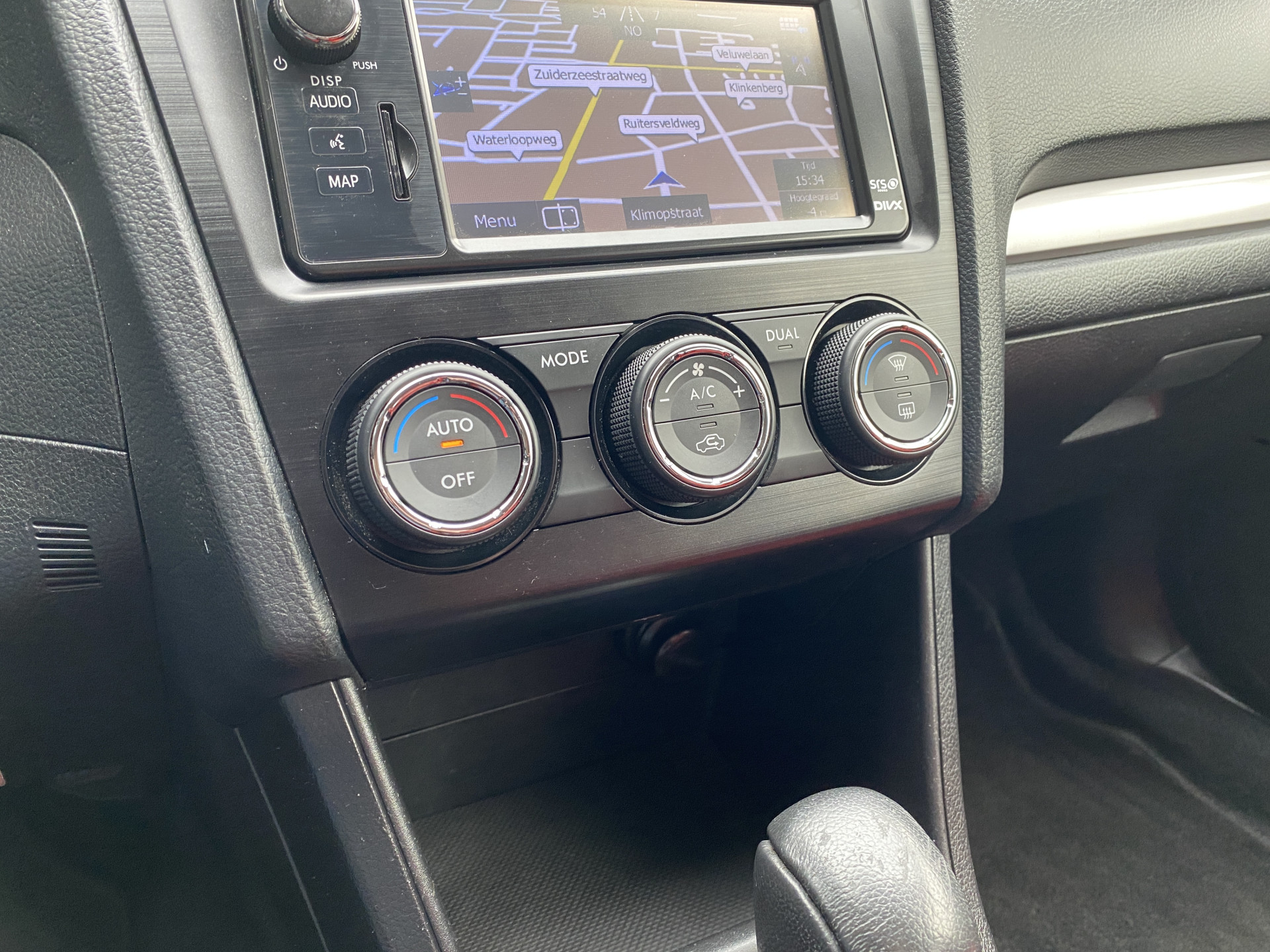 Subaru XV 2.0i Luxury AWD 150 pk AUT. | dealer onderhouden | navigatie | trekhaak | leder interieur | camera | all season banden
