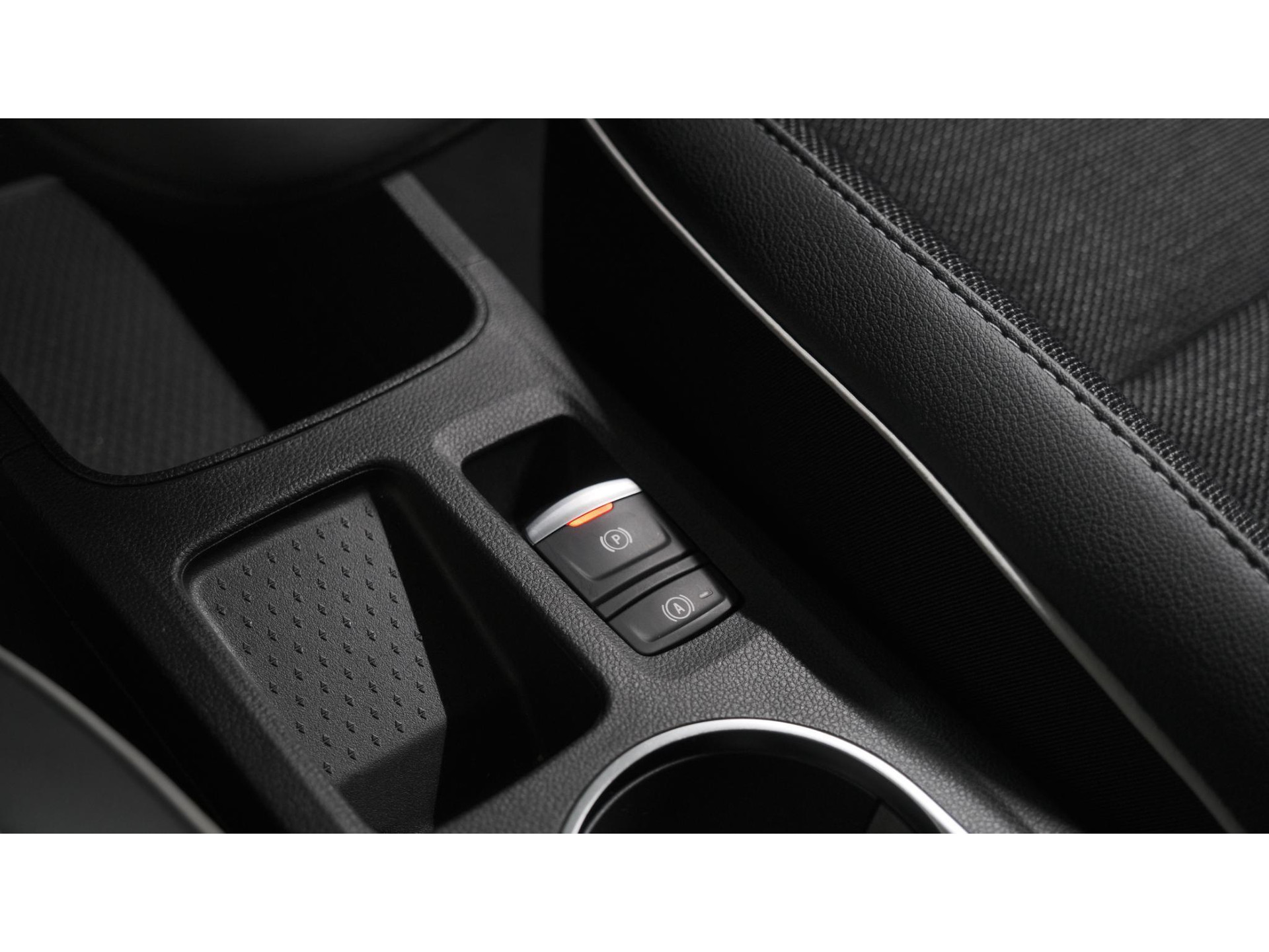 Renault Captur Mild Hybrid 140 EDC Techno | 360 Camera | 9.3 Inch Grootscherm | Stoelverwarming | Apple Carplay | 18 Inch Lichtmetalen Velgen