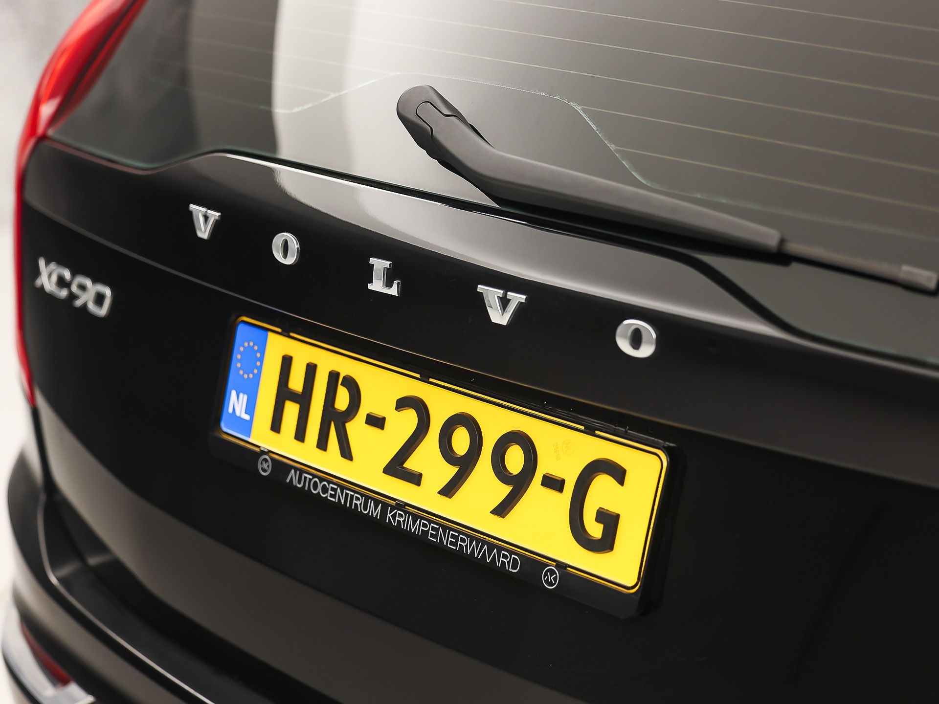 Volvo XC90 2.0 T8 Twin Engine AWD Inscription Automaat 407Pk (PANORAMADAK, APPLE CARPLAY, MEMORY SEATS, STOELVERWARMING/KOELING, CAMERA, GETINT GLAS, LEDER, TREKHAAK, NIEUWE APK)