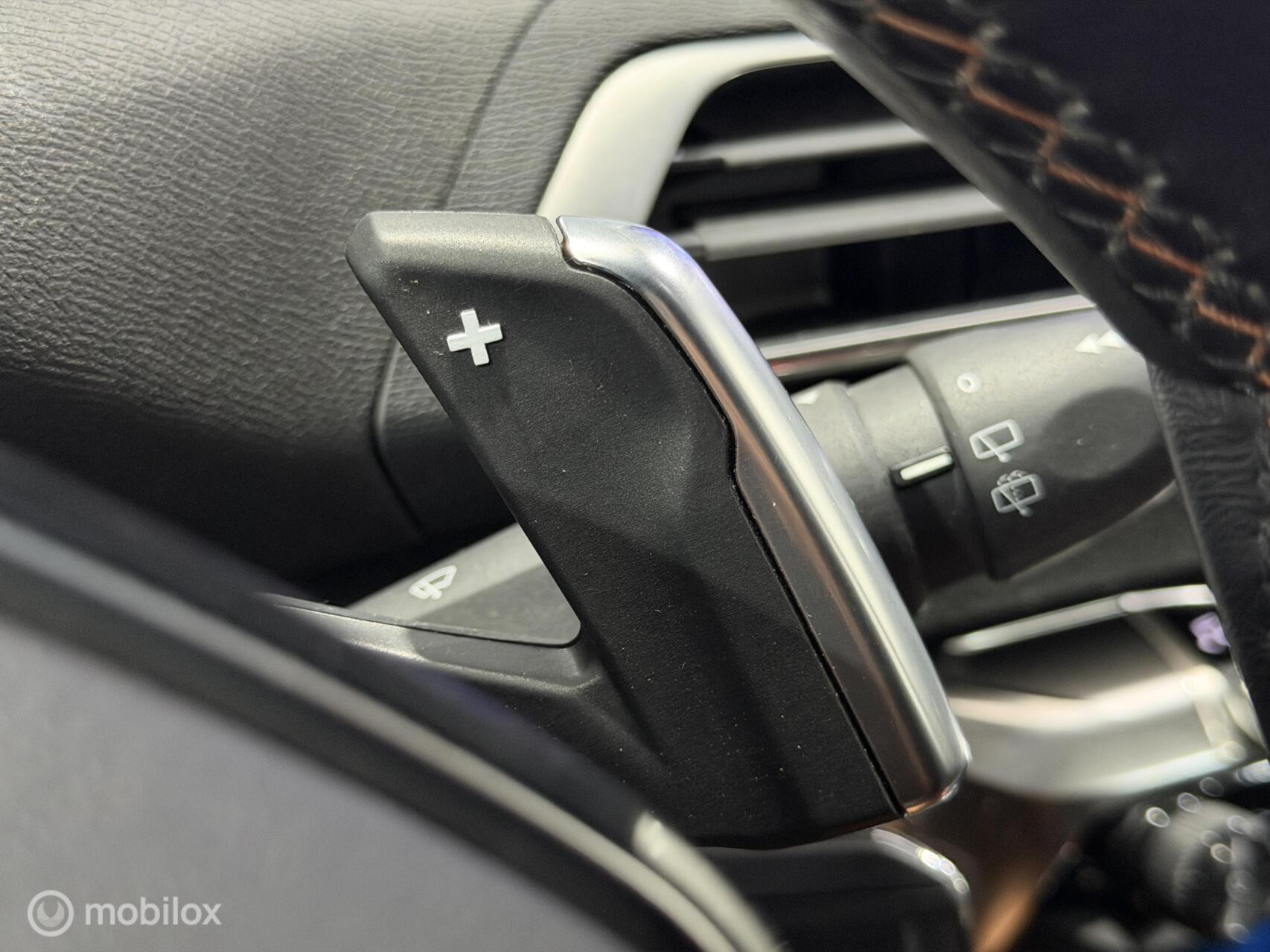 Peugeot 3008 1.2 PureTech Active|Automaat|CarPlay|Camera|Trekhaak|NAP