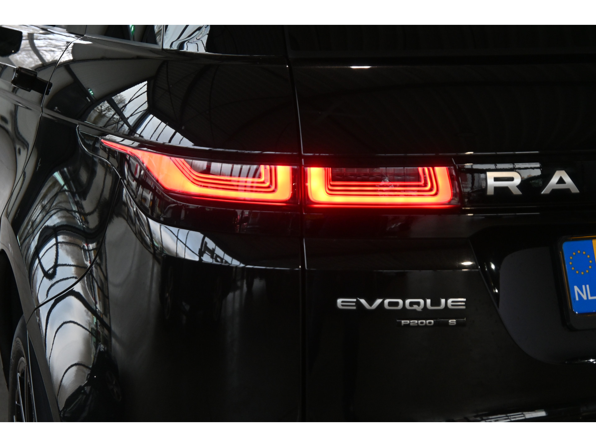 Land Rover Range Rover Evoque 2.0 P200 AWD Automaat Navigatie Leder Stoel/Stuur verwarming Rijklaarprijs Inruil Mogelijk!