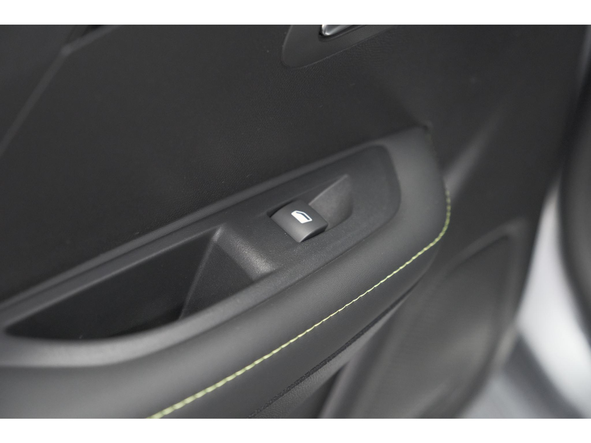 Peugeot 208 PureTech 130 EAT8 GT | Glazen Panoramadak | Camera | Navigatie