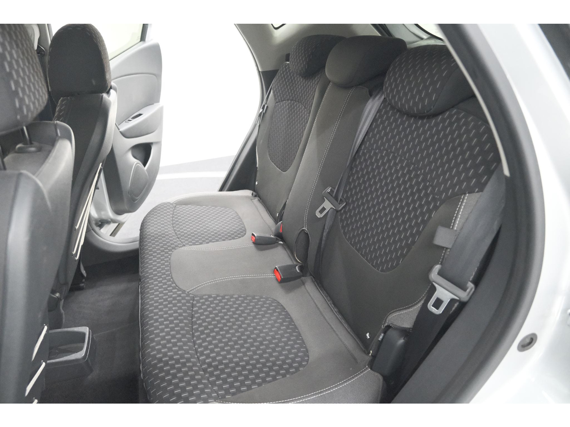 Renault Captur TCe 90 Intens | Camera | Dodehoekdetectie | Navigatie | Parkeersensoren