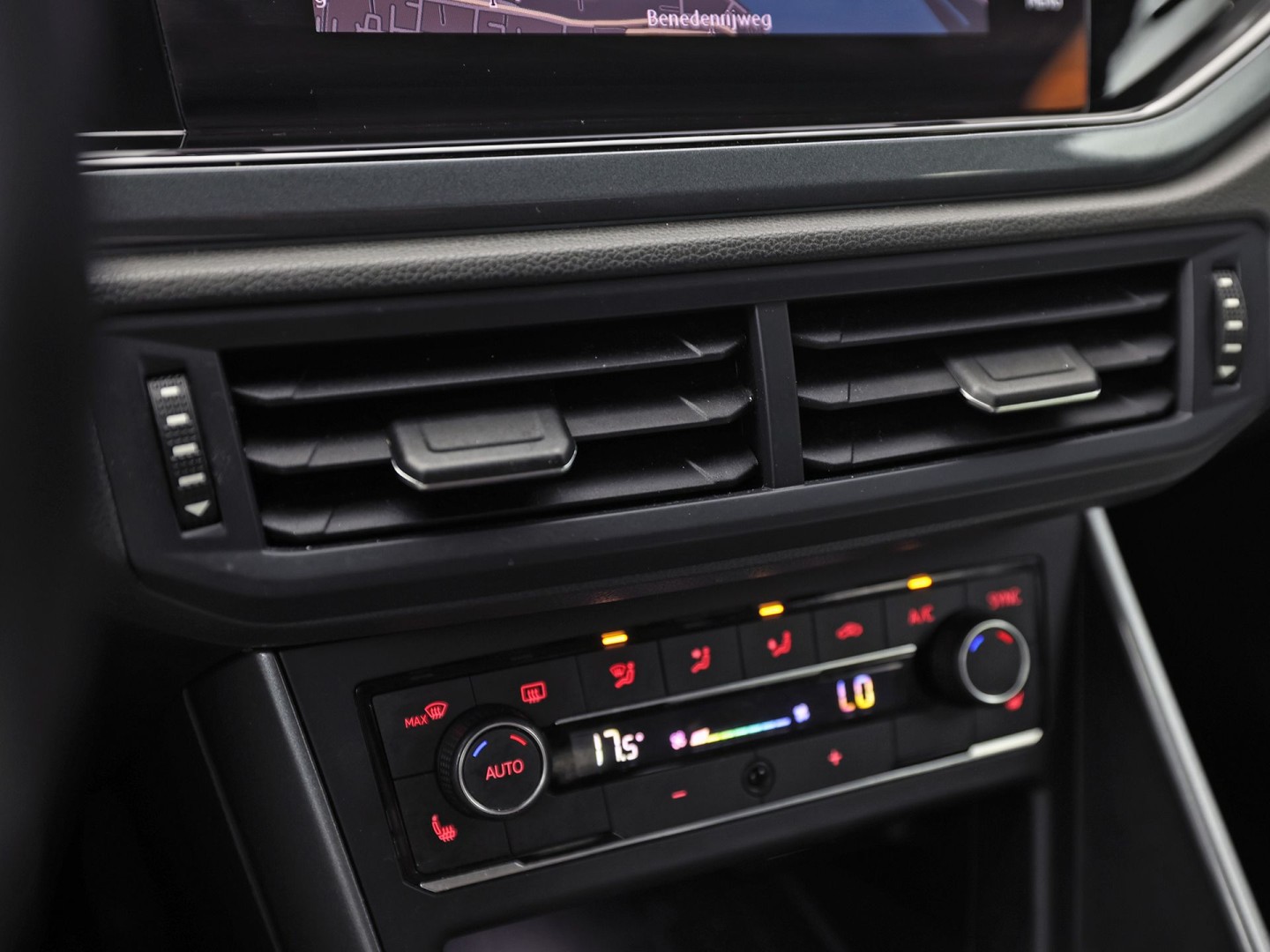 Volkswagen Polo 1.0 TSI Sportline Automaat (VIRTUAL COCKPIT, APPLE CARPLAY, GROOT NAVI, CLIMATE, CAMERA, STOELVERWARMING, SPORTSTOELEN, GETINT GLAS, KEYLESS START, ADAPTIVE CRUISE, NIEUWSTAAT)