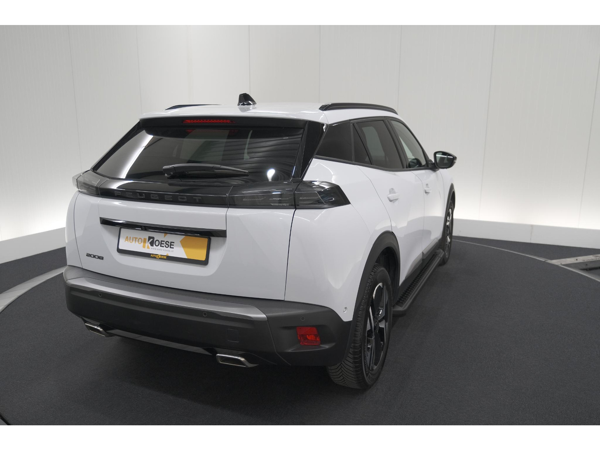 Peugeot 2008 PureTech 130 EAT8 Allure | Allseason banden | 360 Camera | Dodehoekdetectie | Apple Carplay | Stoelverwarming