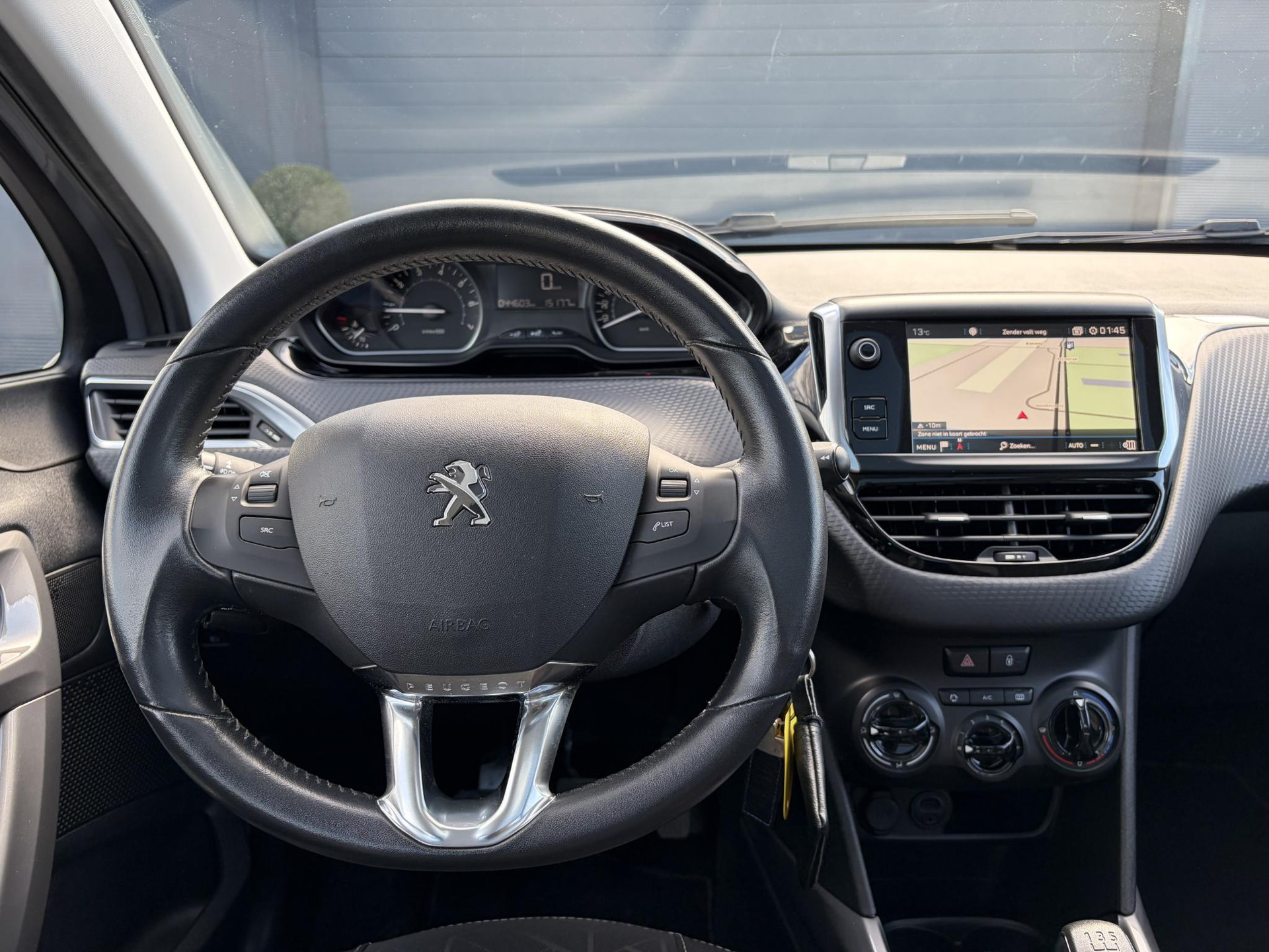 Peugeot 2008 1.2 PureTech Blue Lion 2e Eigenaar,Pano,Navi,Trekhaak,110pk,Dealer Onderhouden,Airco,Cruise,Pdc,Lm velgen,N.A.P,Recent beurt gehad,Apk tot 11-2026