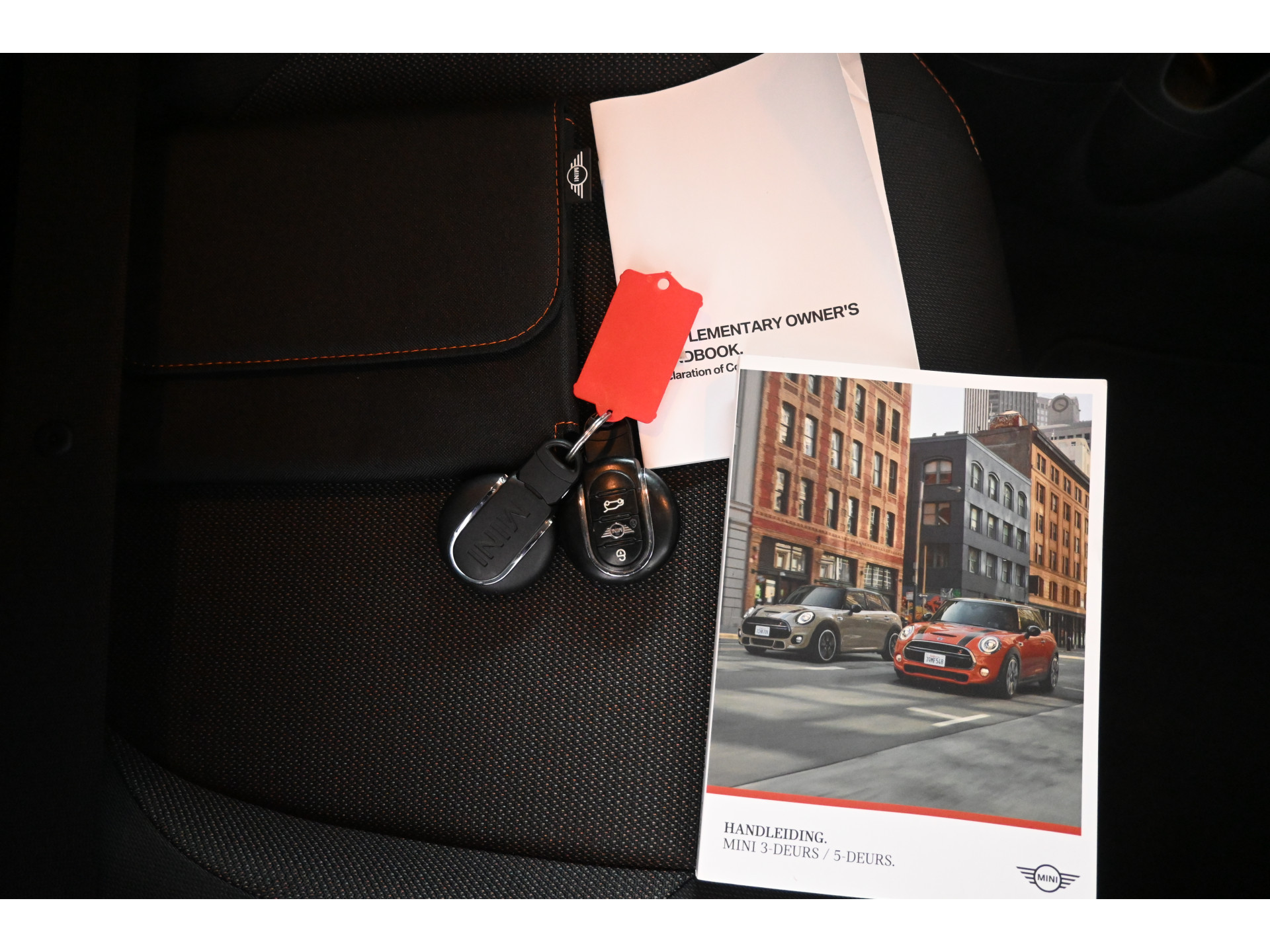 MINI Mini 1.5 Cooper Airco Navigatie LED Cruise Control Direct Leverbaar! Rijklaarprijs Inruil Mogelijk!