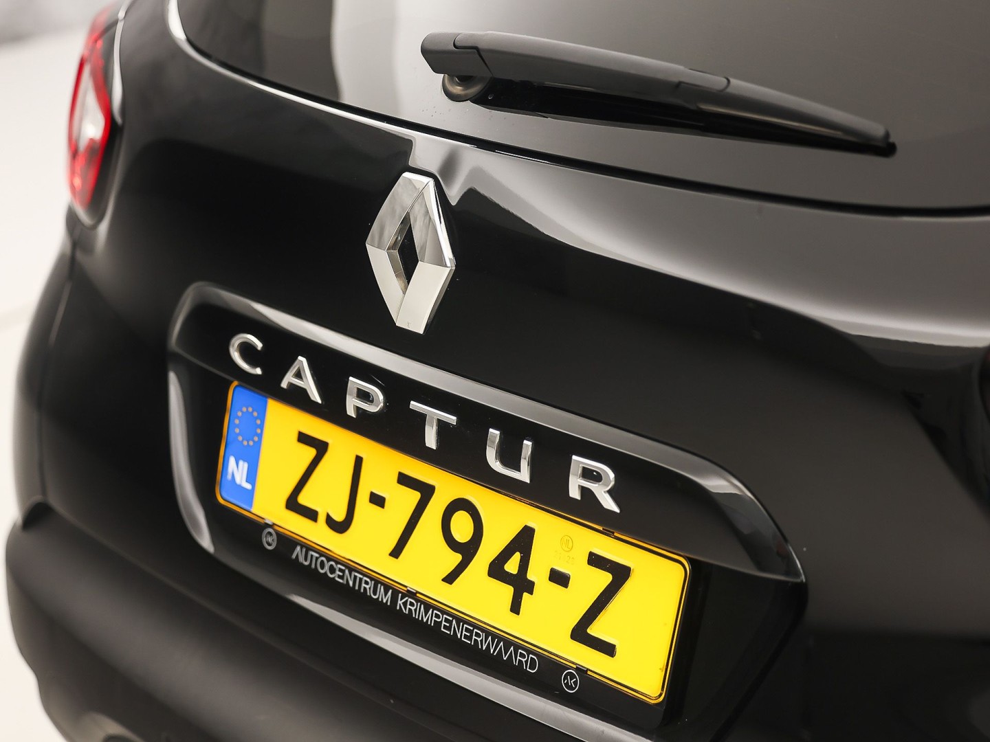 Renault Captur 0.9 TCe Sport (NAVIGATIE, CAMERA, CRUISE, SPORTSTOELEN, GETINT GLAS, LM VELGEN, NIEUWSTAAT)