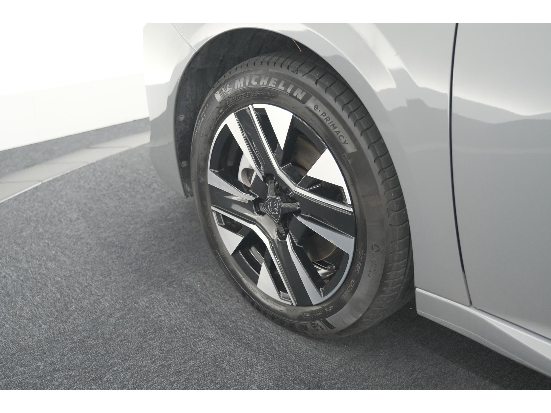 Peugeot 208 PureTech 100 Allure | Apple Carplay | Parkeersensoren | Climate Control