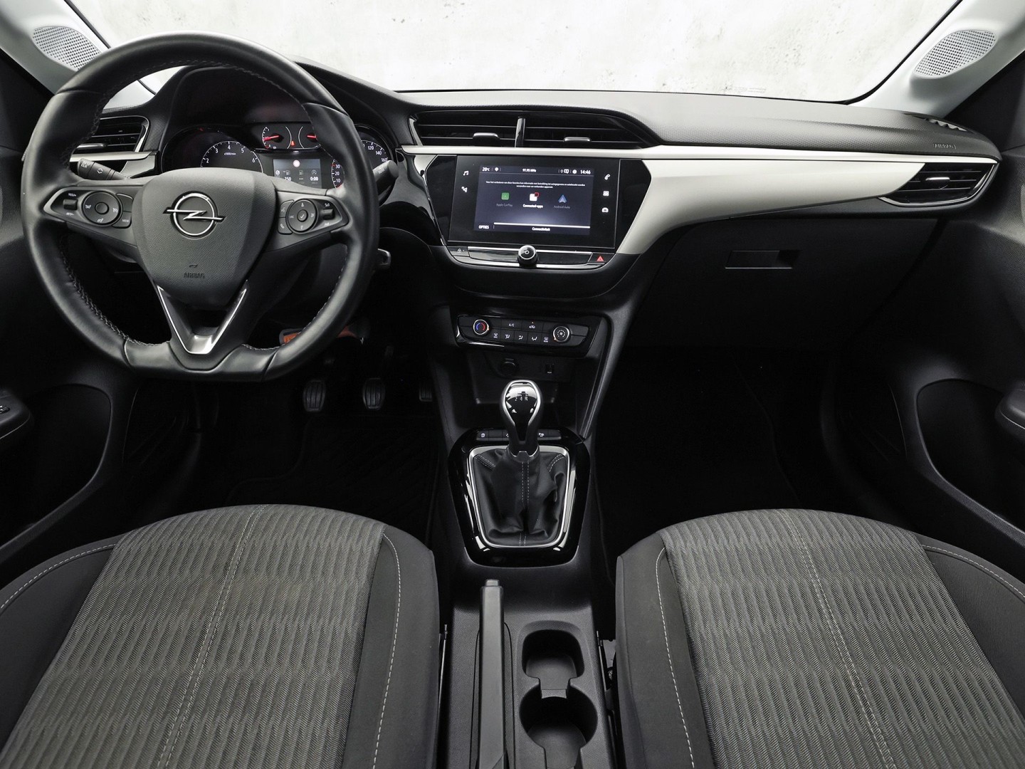 Opel Corsa 1.2 Sport (APPLE CARPLAY, GROOT NAVI, 360 CAMERA, CRUISE, PARKEERSENSOREN, LEDER STUURWIEL, SPORTSTOELEN, LM VELGEN, NIEUWSTAAT)
