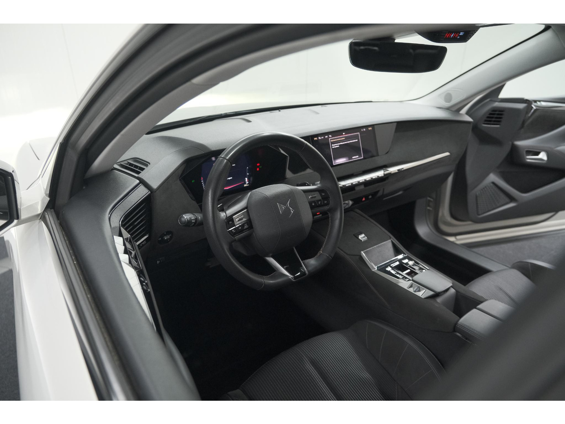 DS 4 PureTech 130 EAT8 Performance Line | Camera | Apple Carplay | Alcantara® bekleding | Parkeersensensoren