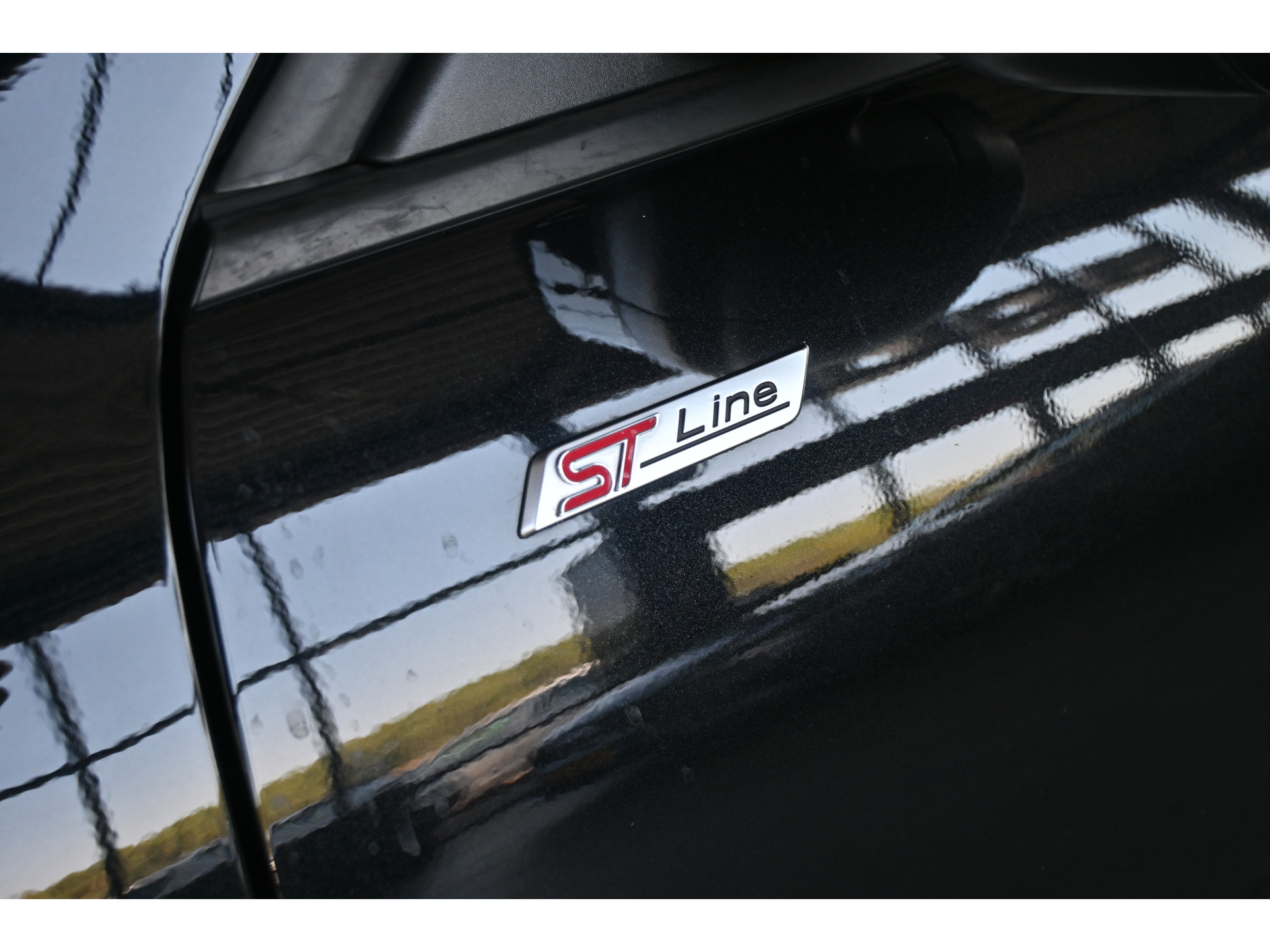 Ford Kuga 2.5 PHEV Vignale Automaat Navigatie Stoelverwarming Head Up! LED Camera Rijklaarprijs! Inruil Mogelijk!