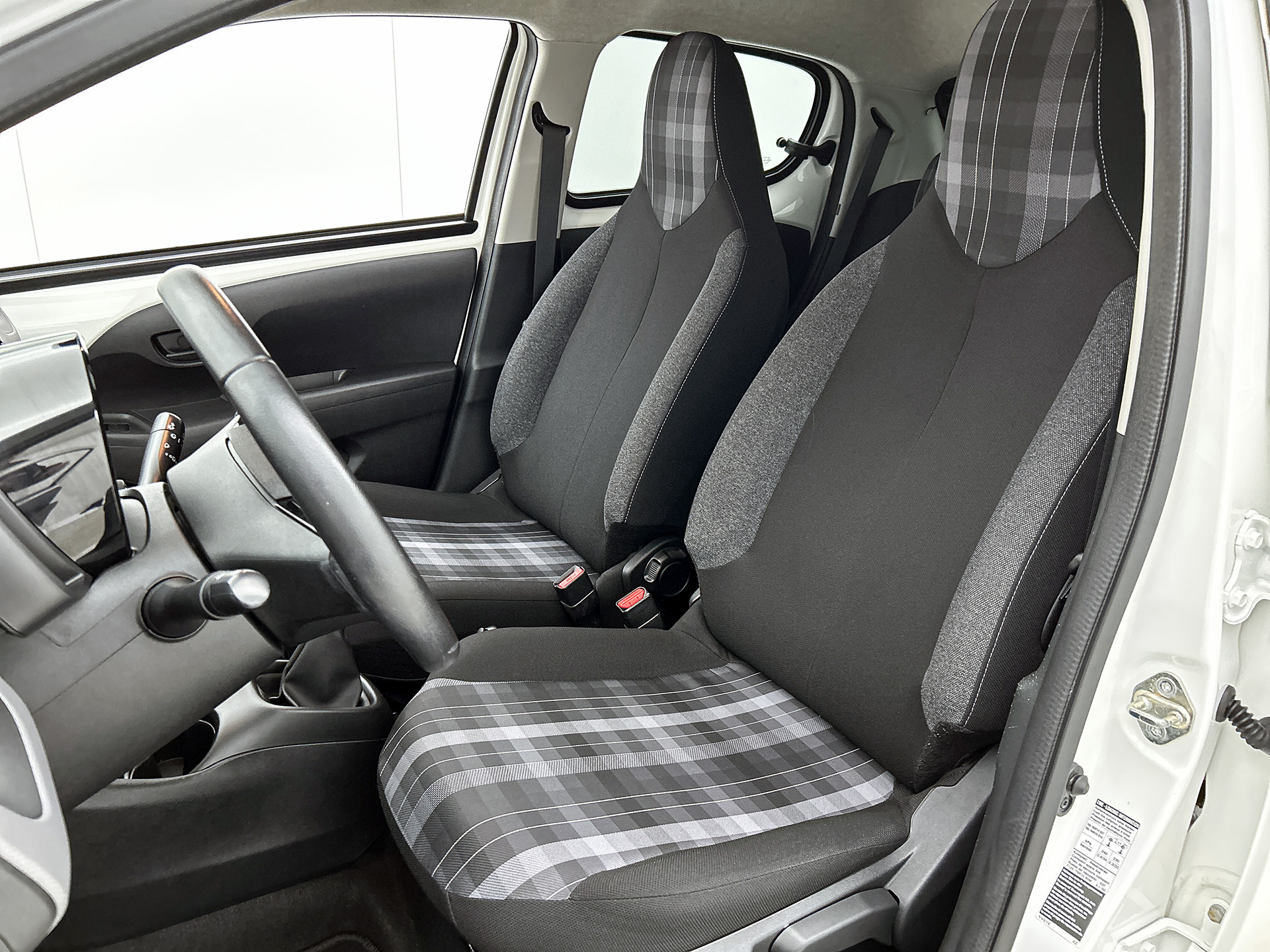 Peugeot 108 1.0 e-VTi Active | LM VELGEN | DEALER ONDERHOUDEN | ELEKTR. SPIEGELS + RAMEN | AIRCO | BLUETOOTH