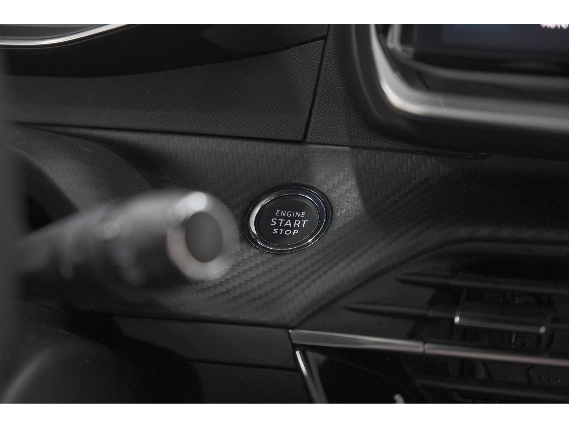 Peugeot 2008 PureTech 130 EAT8 GT | 360 Camera | Stoelmassage | Adaptieve Cruise Control | Dodehoekdetectie