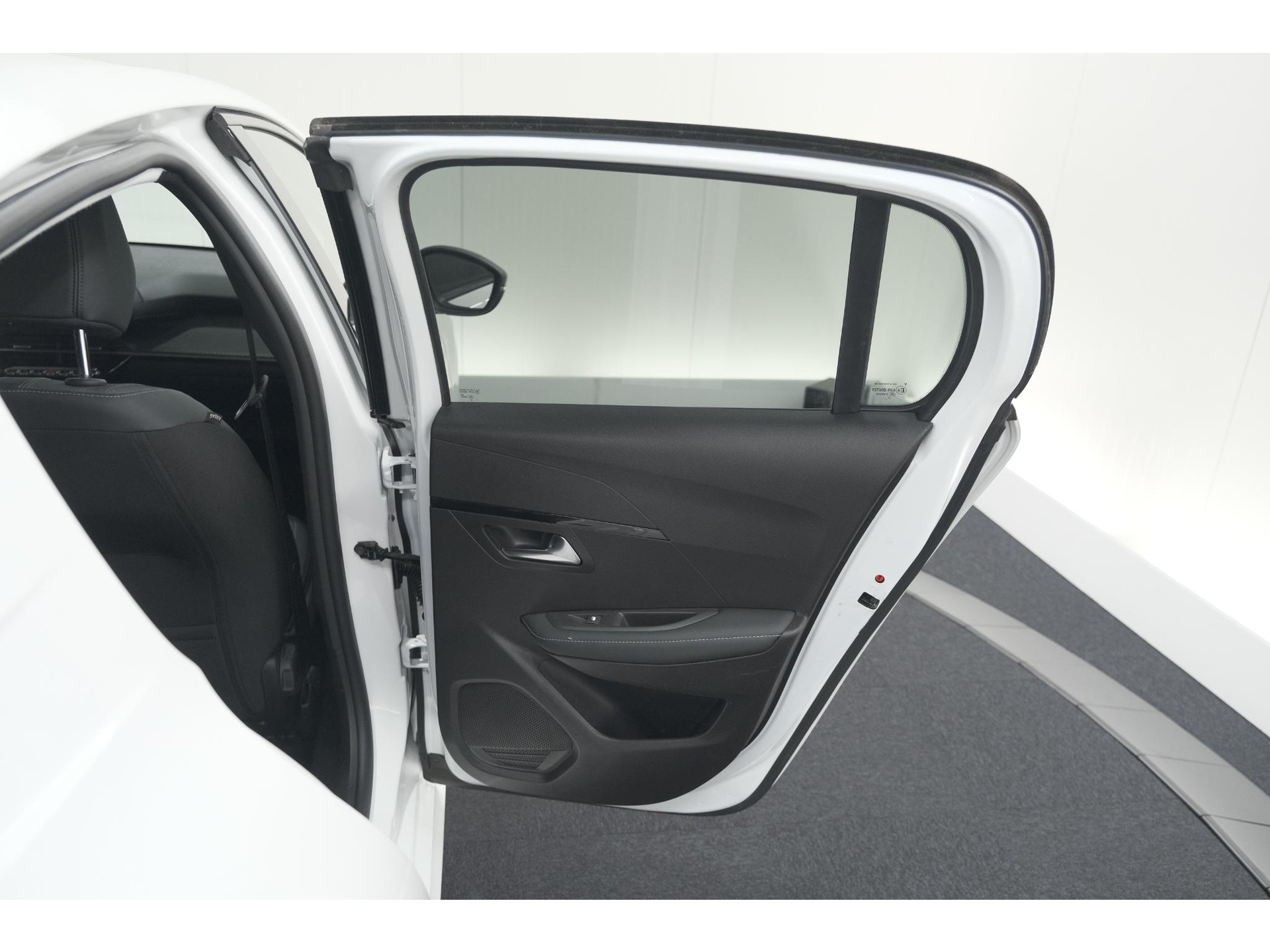 Peugeot 208 PureTech 100 PK Allure | Apple Carplay | Parkeersensoren | Lichtmetalen velgen
