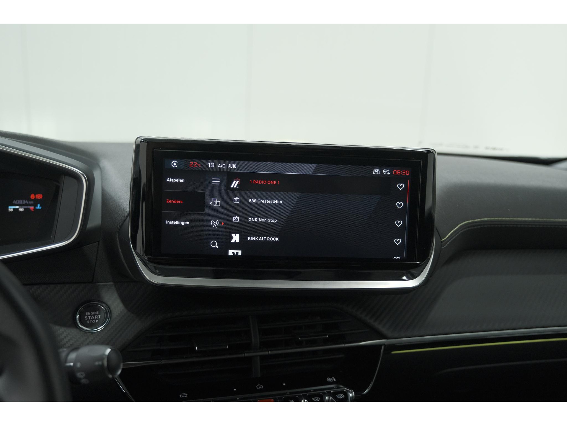 Peugeot 2008 PureTech 130 EAT8 GT | 360 Camera | Adaptieve Cruise Control | Dodehoekdetectie | Navigatie