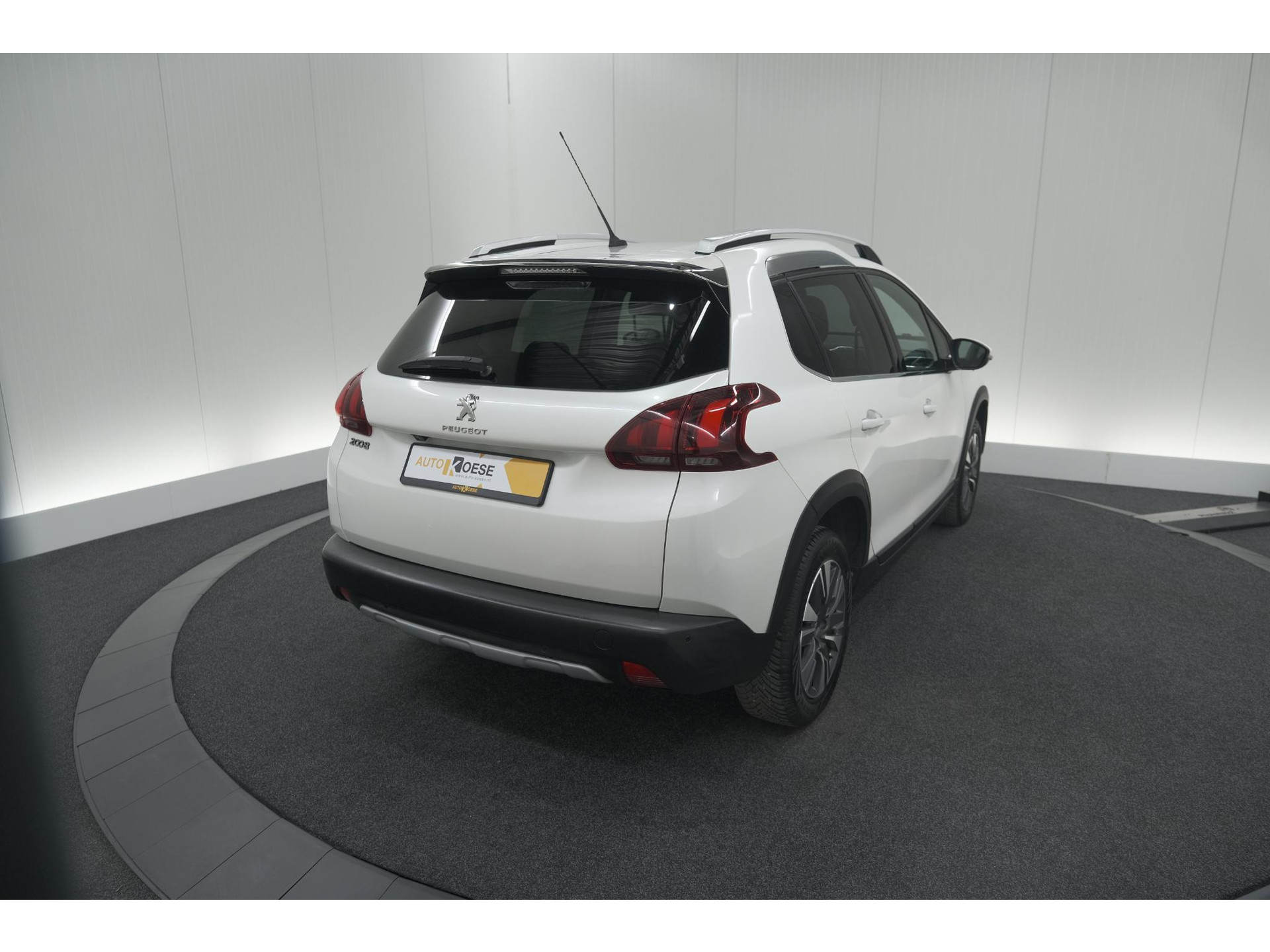 Peugeot 2008 PureTech 130 Allure | Camera | Apple Carplay | Parkeersensoren | Navigatie