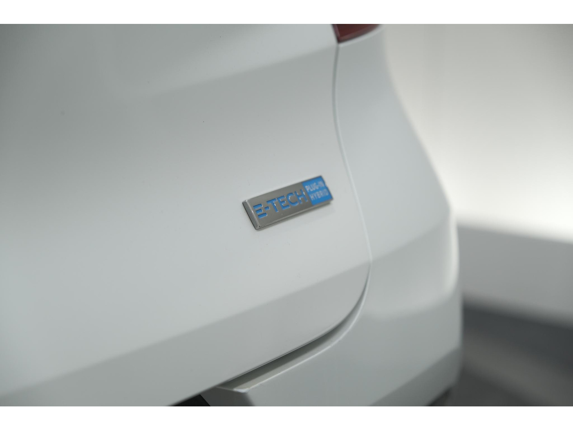 Renault Captur 1.6 E-Tech Plug-in Hybrid 160 Intens | Trekhaak | Camera | Navigatie | Parkeersensoren | Pack Winter